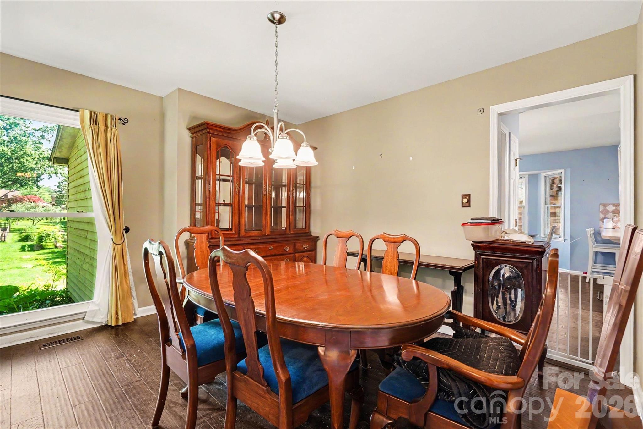 141 32nd Avenue NW — Hickory