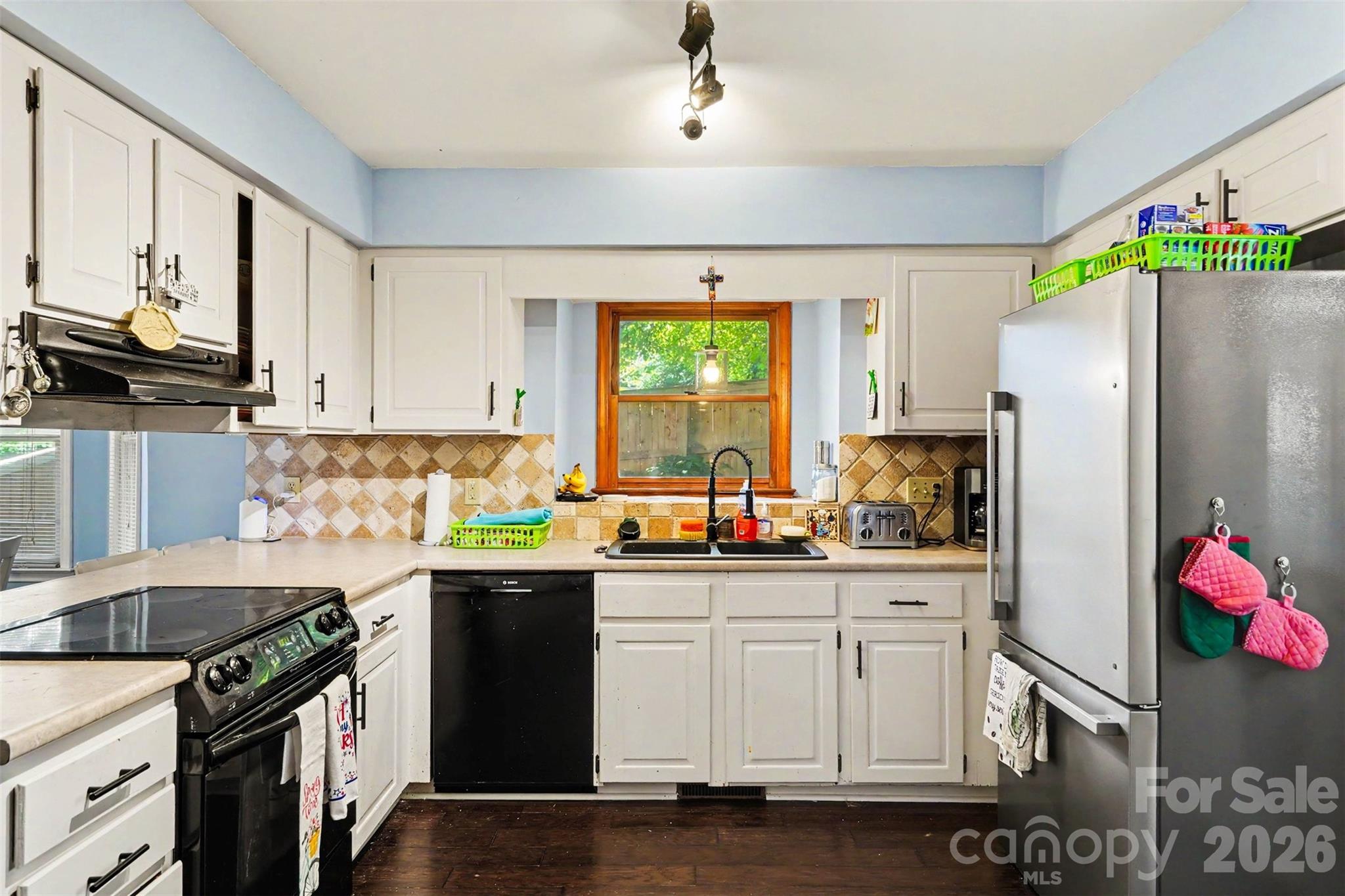 141 32nd Avenue NW — Hickory