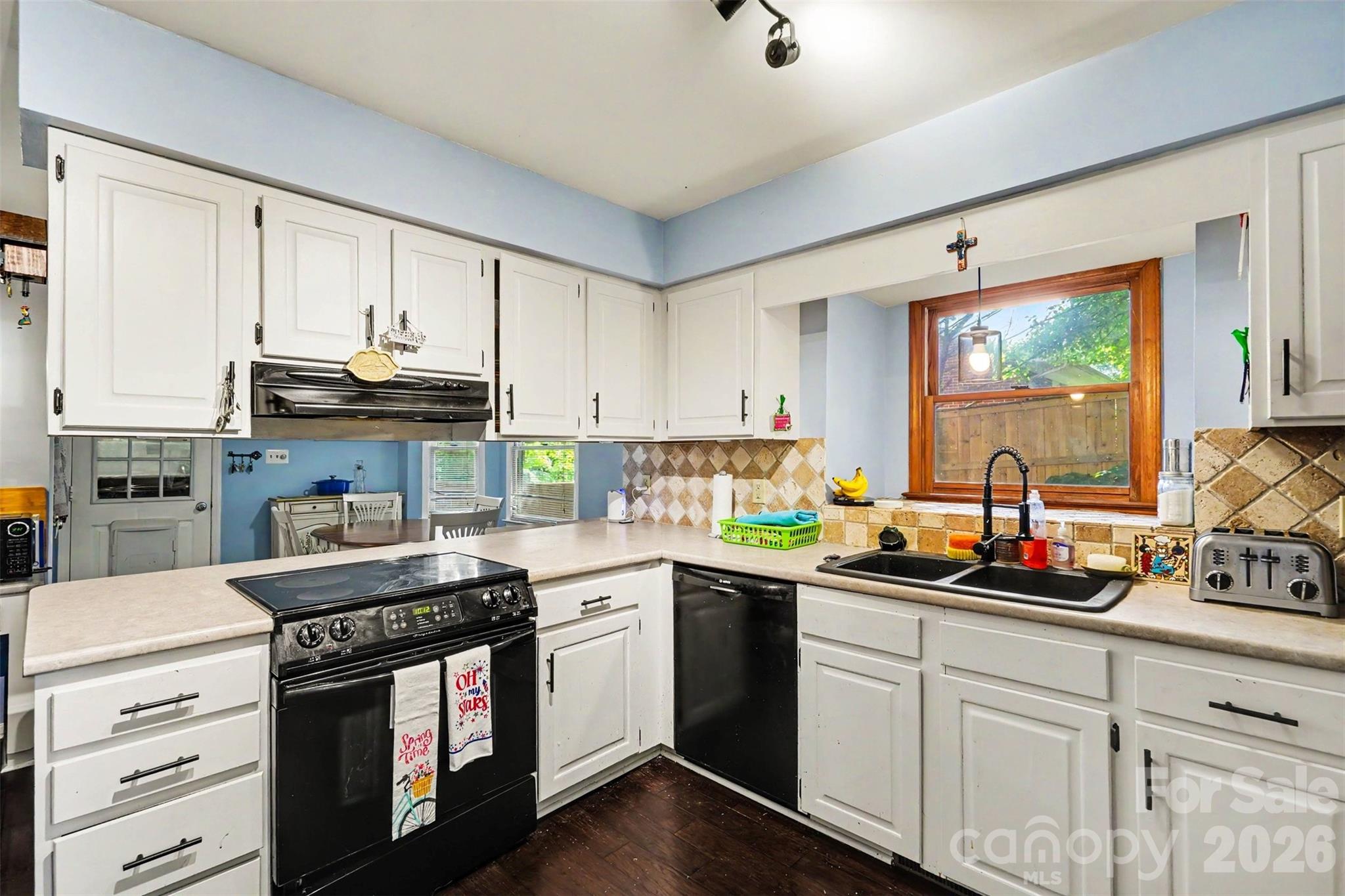 141 32nd Avenue NW — Hickory