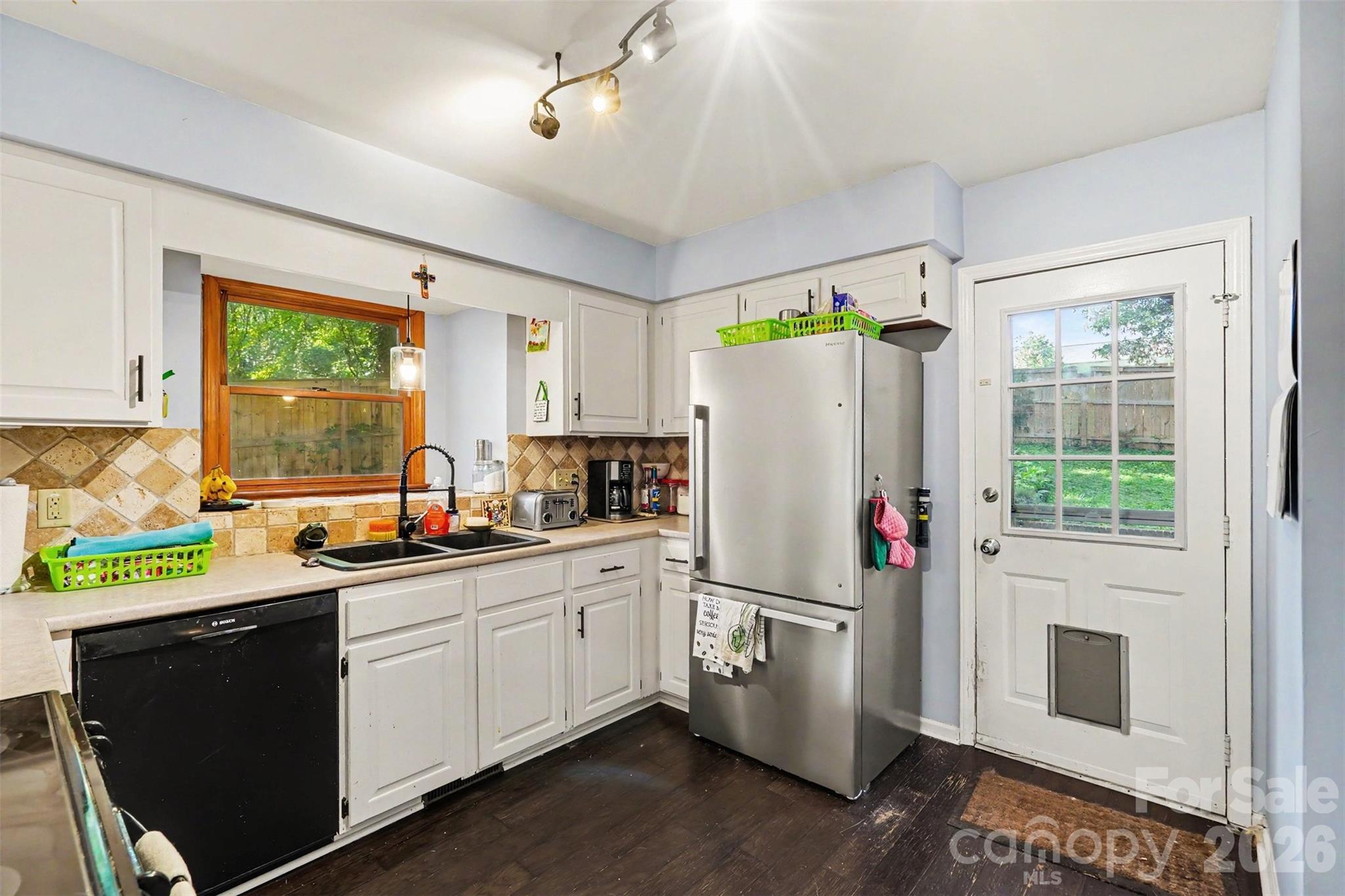 141 32nd Avenue NW — Hickory