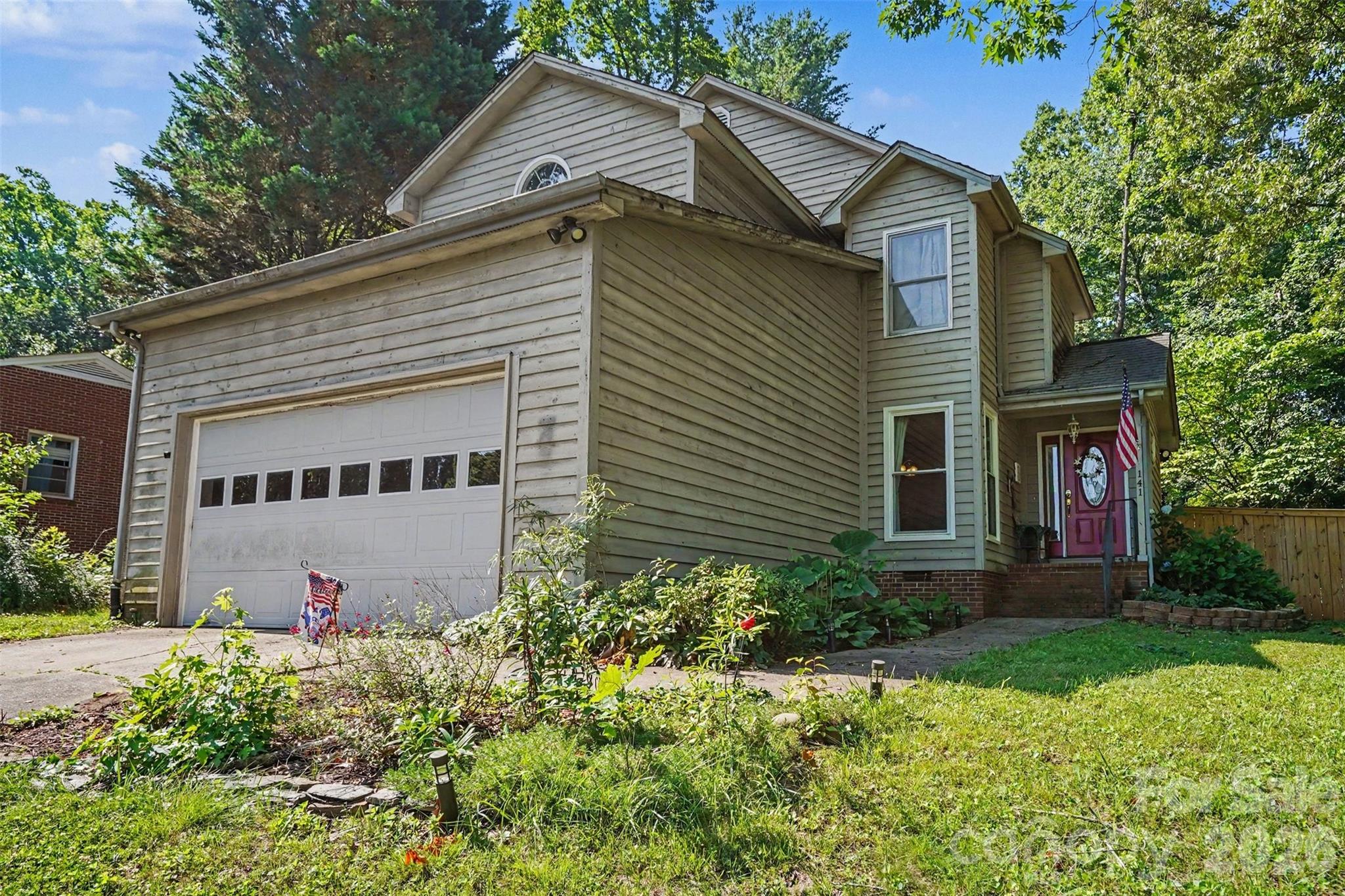 141 32nd Avenue NW — Hickory