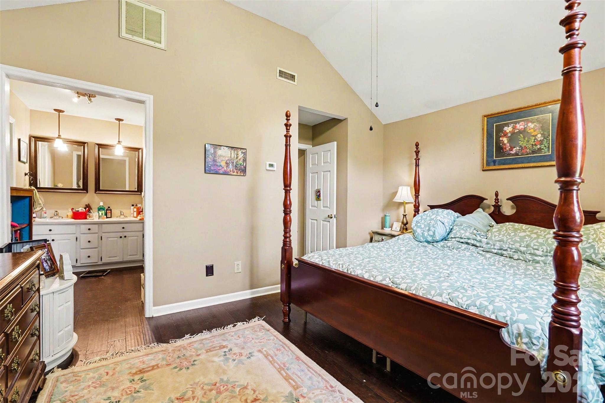 141 32nd Avenue NW — Hickory