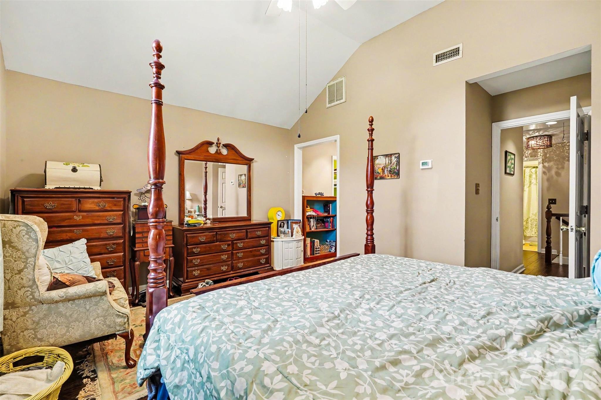 141 32nd Avenue NW — Hickory