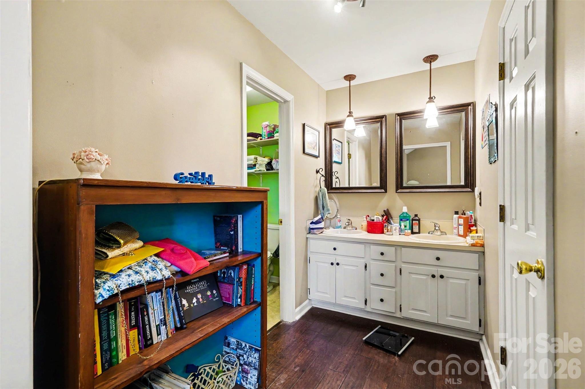 141 32nd Avenue NW — Hickory