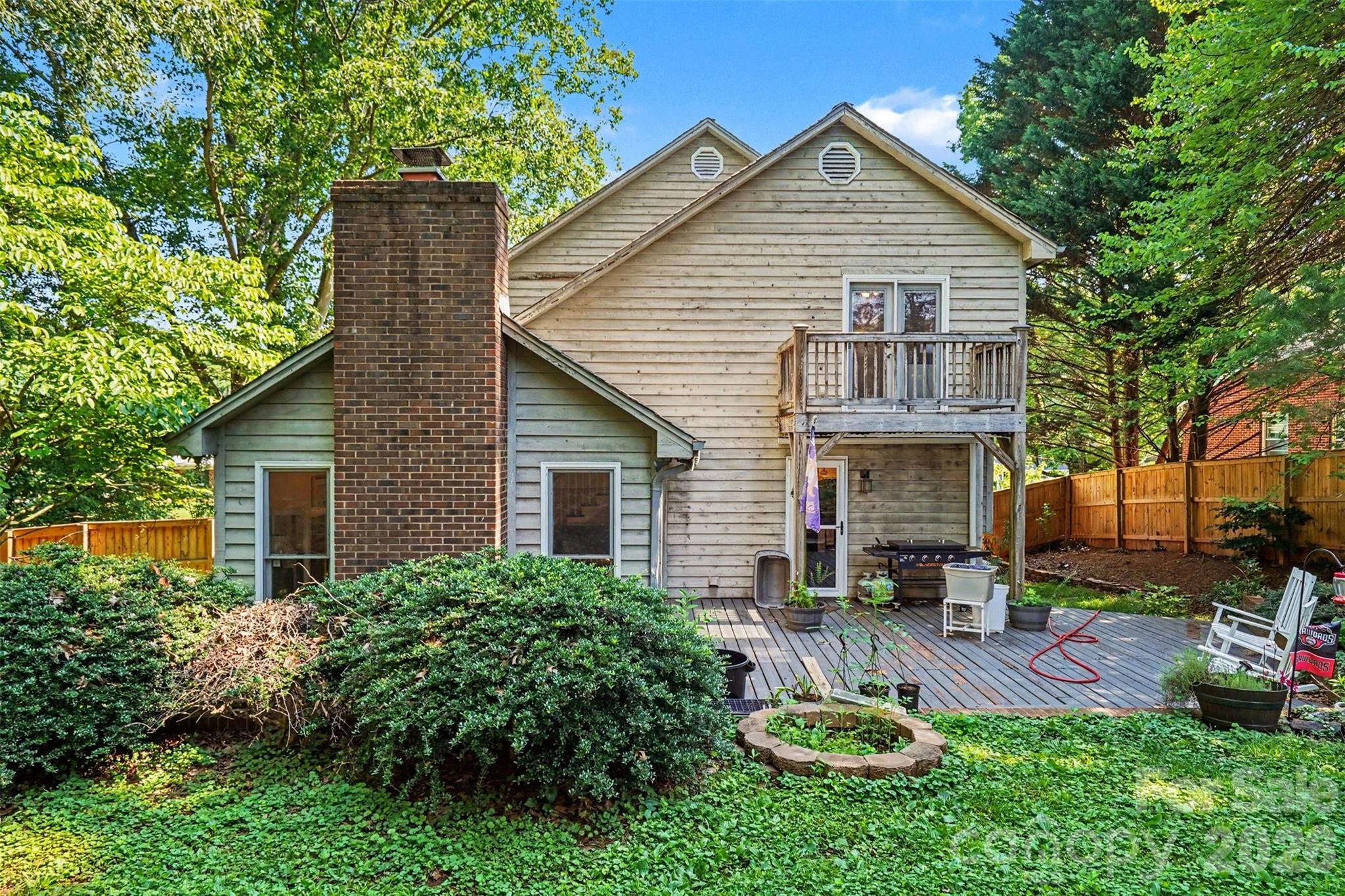 141 32nd Avenue NW — Hickory