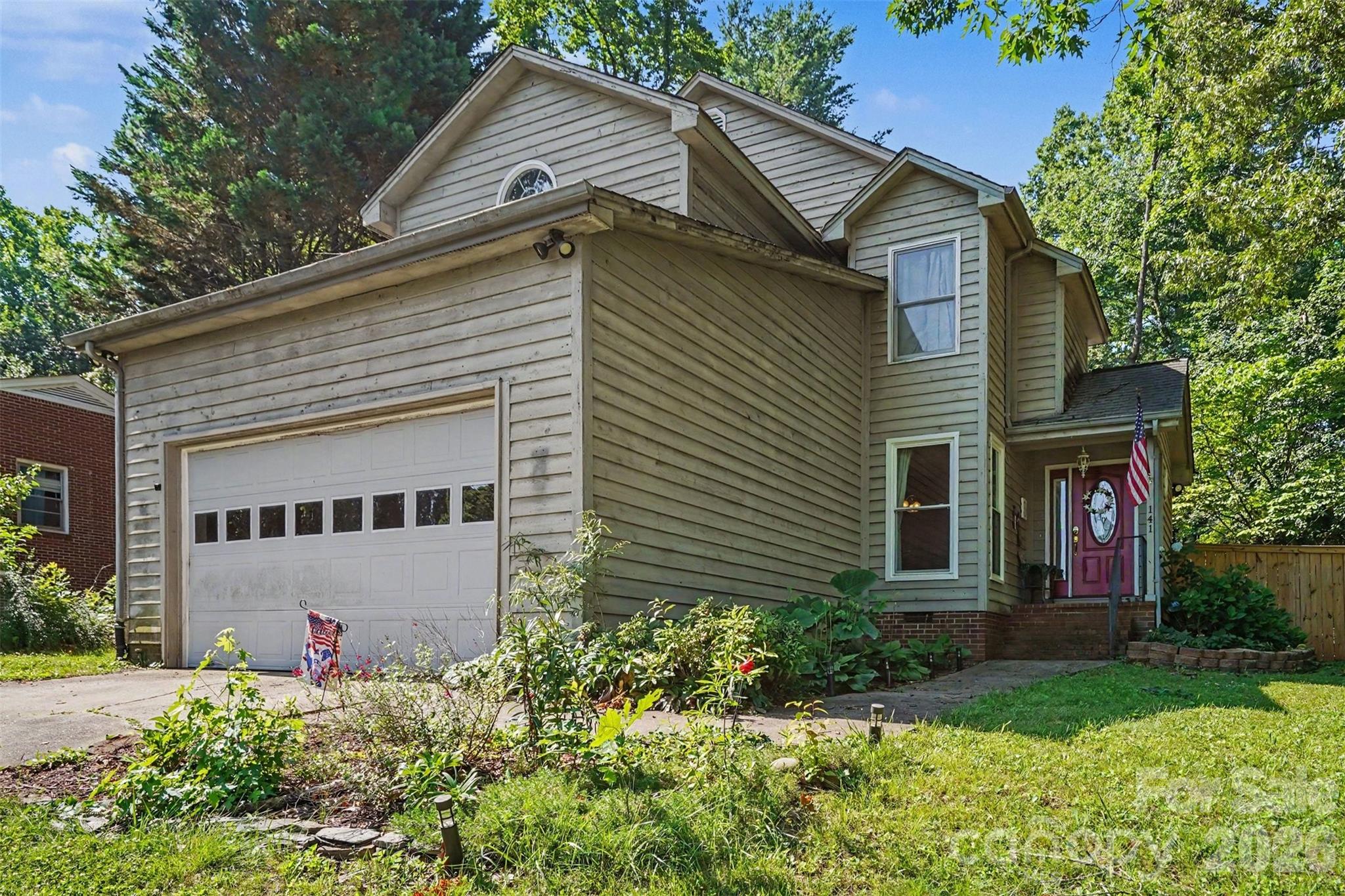 141 32nd Avenue NW — Hickory