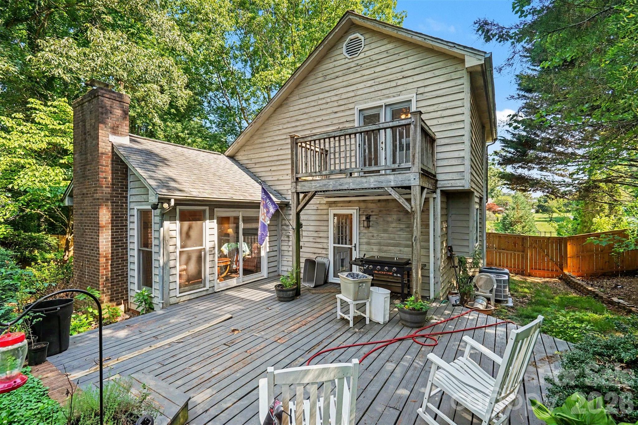 141 32nd Avenue NW — Hickory
