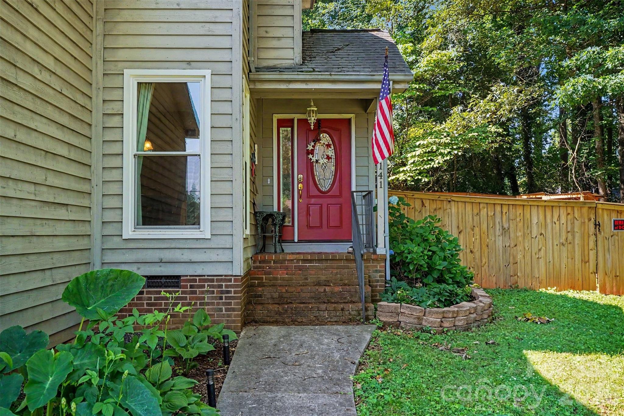 141 32nd Avenue NW — Hickory