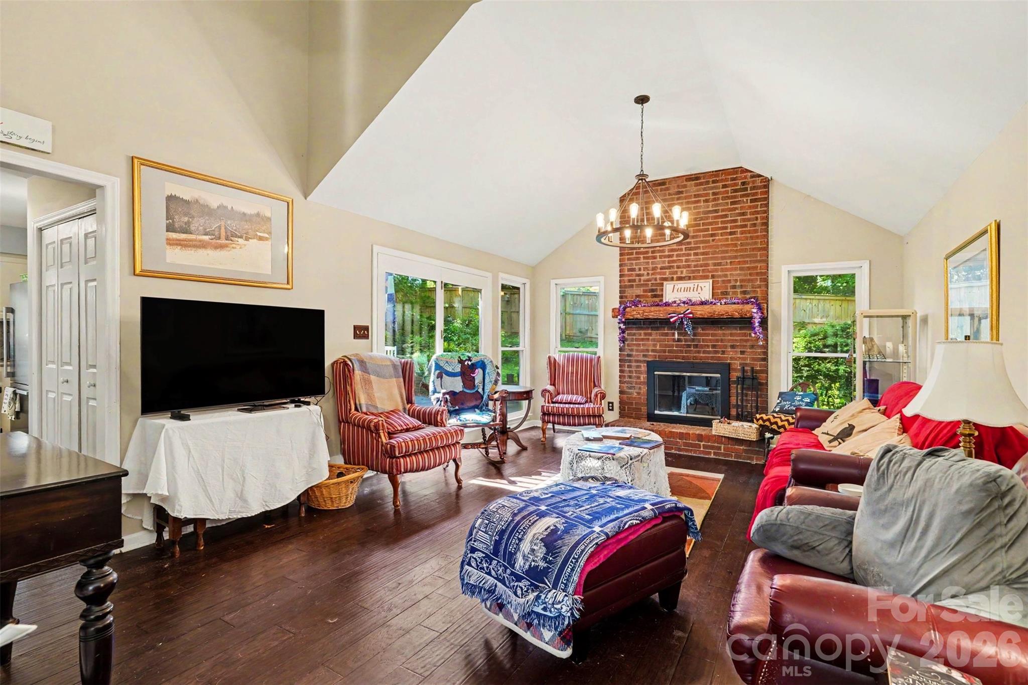 141 32nd Avenue NW — Hickory