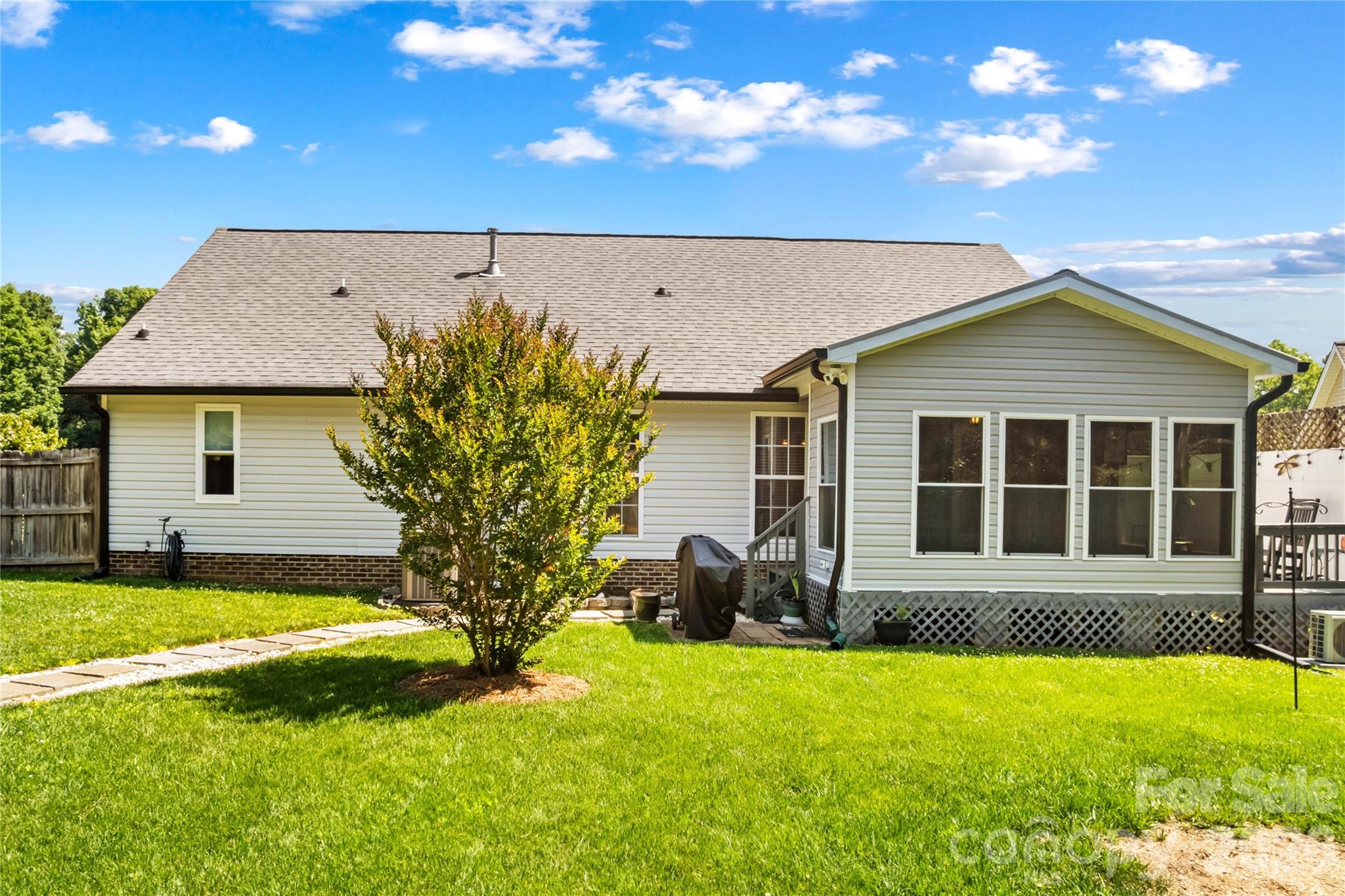 4425 Derbyshire Lane — Matthews