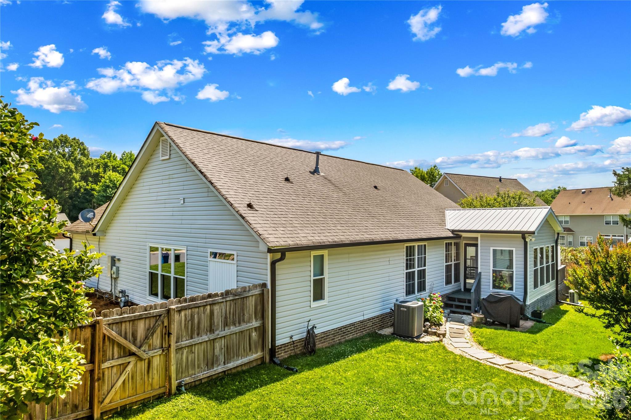 4425 Derbyshire Lane — Matthews