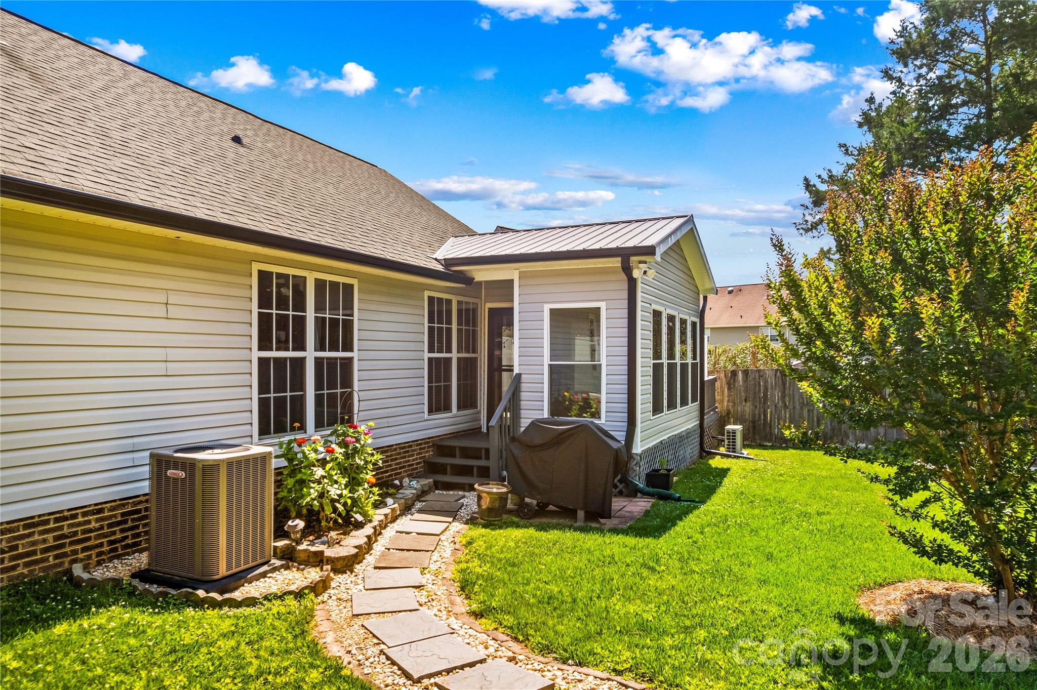 4425 Derbyshire Lane — Matthews