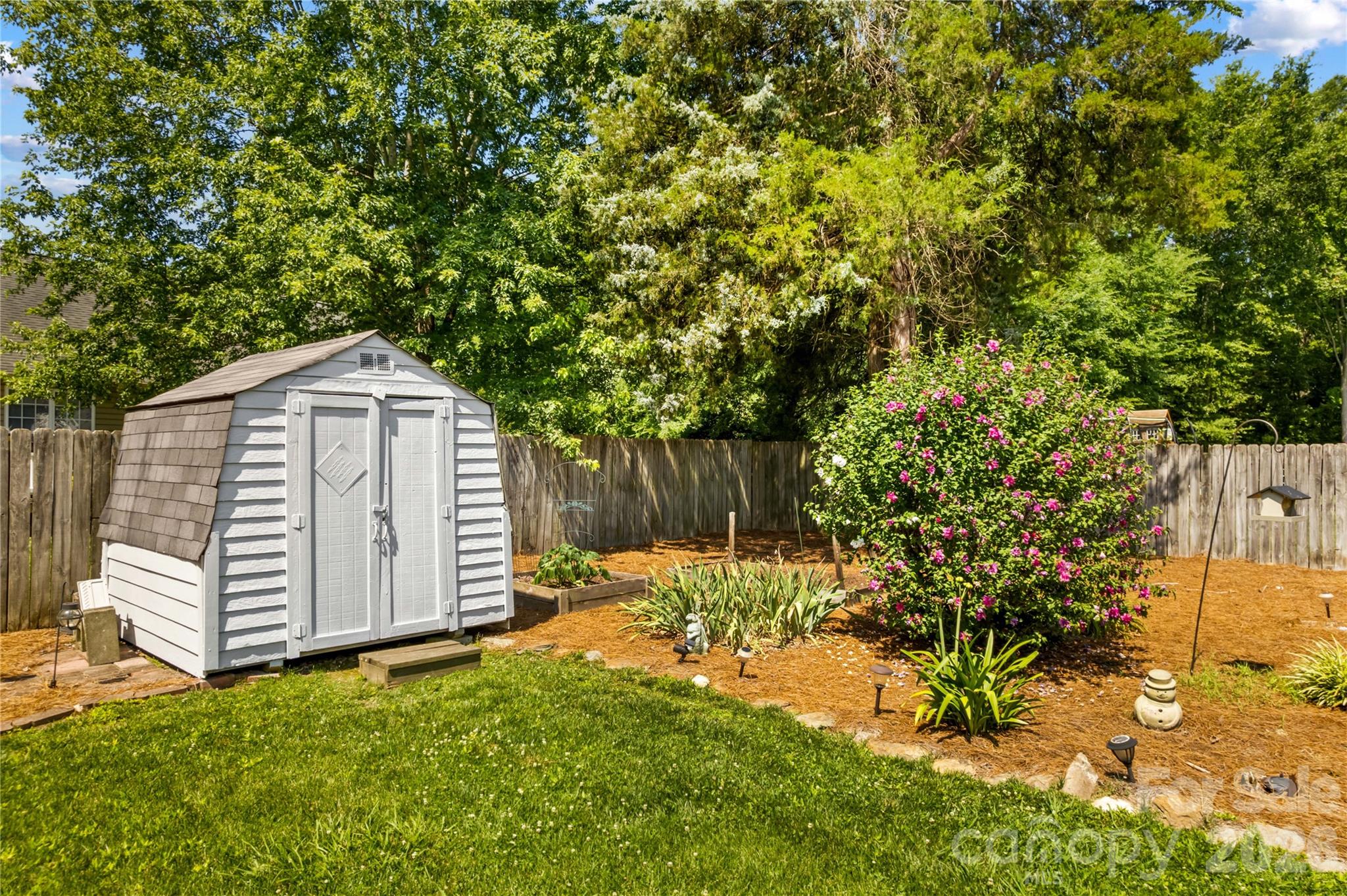 4425 Derbyshire Lane — Matthews
