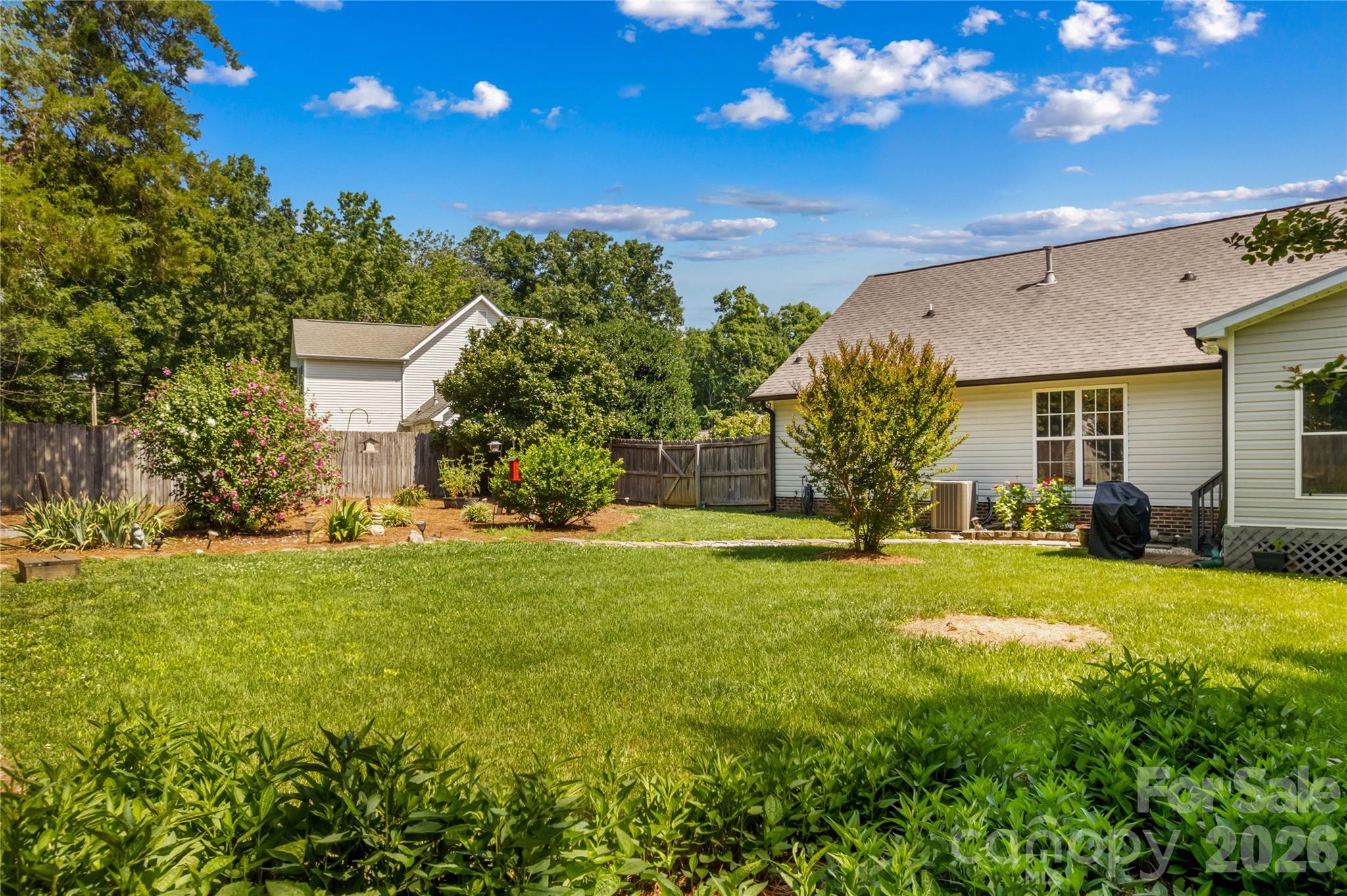 4425 Derbyshire Lane — Matthews
