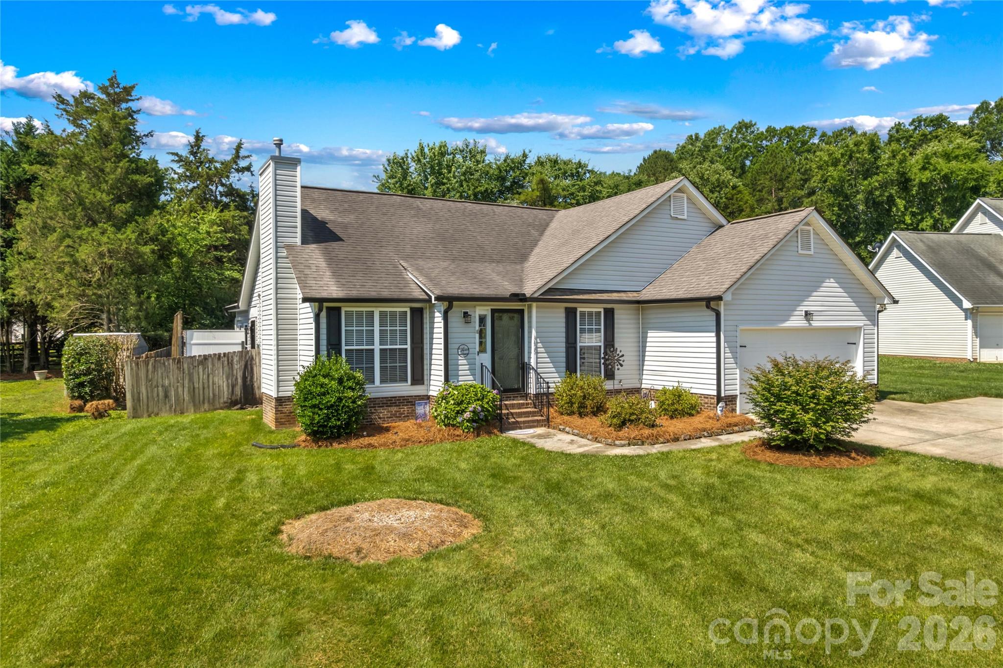 4425 Derbyshire Lane — Matthews