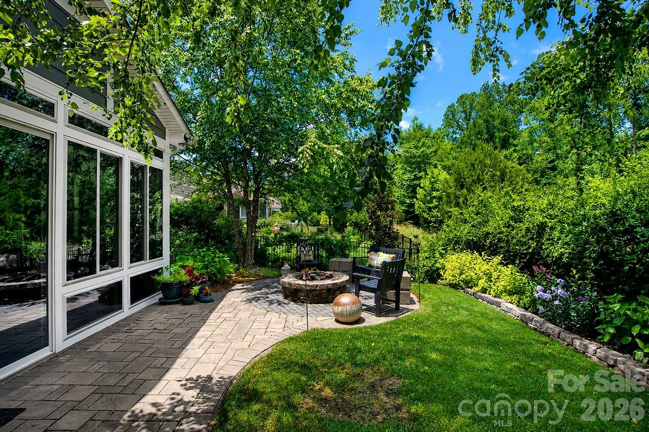 4854 Looking Glass Trail — Denver