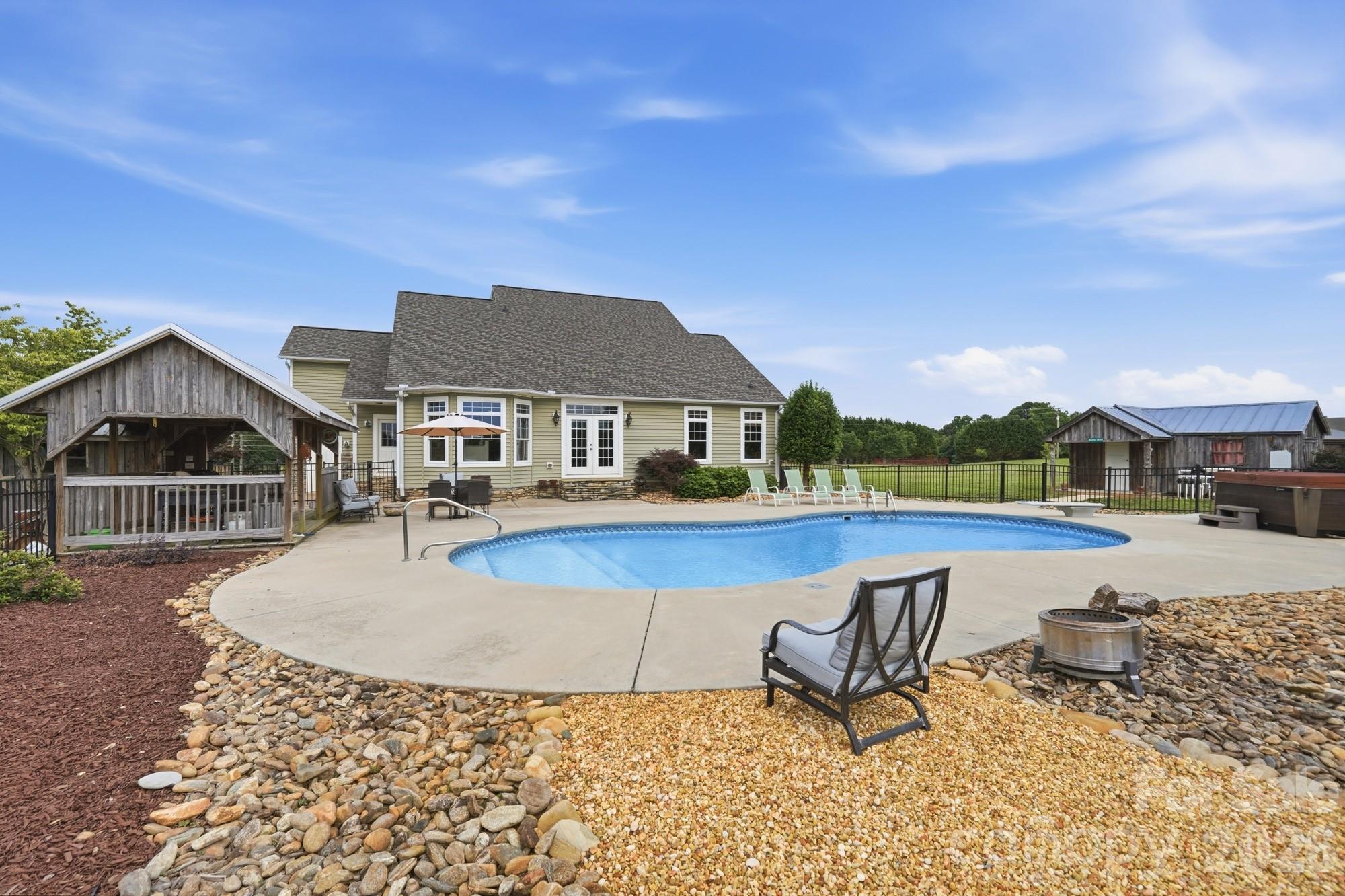 3048 Seagletown Road — Vale
