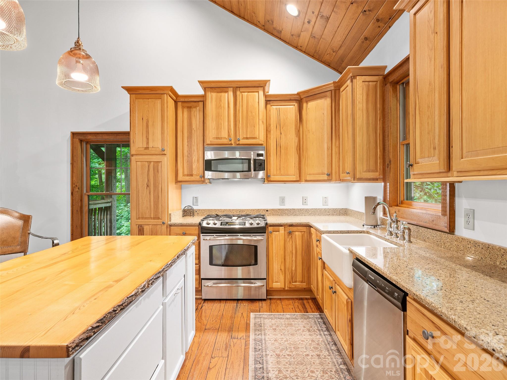 47 Falls Crossing Road — Burnsville