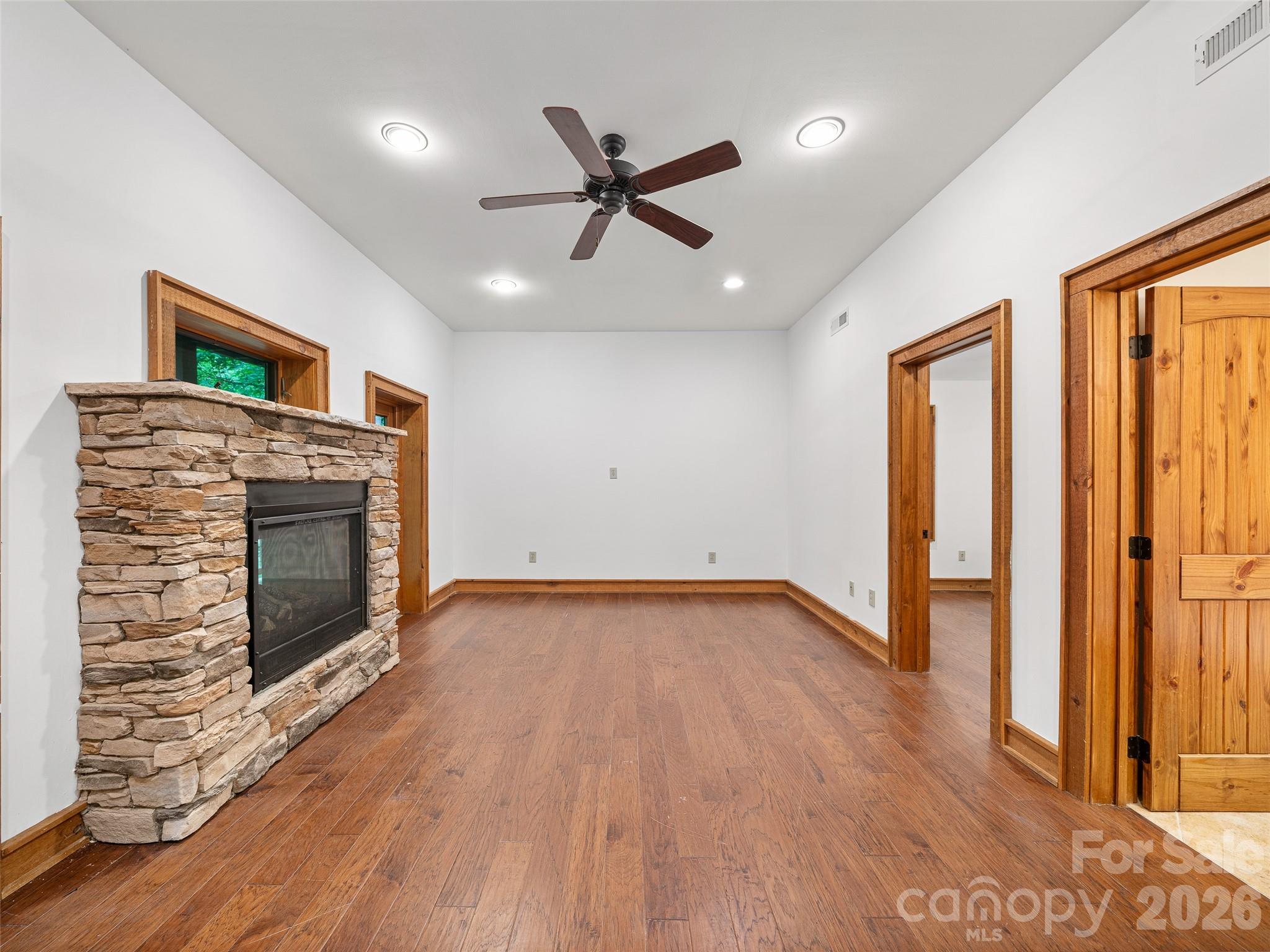 47 Falls Crossing Road — Burnsville