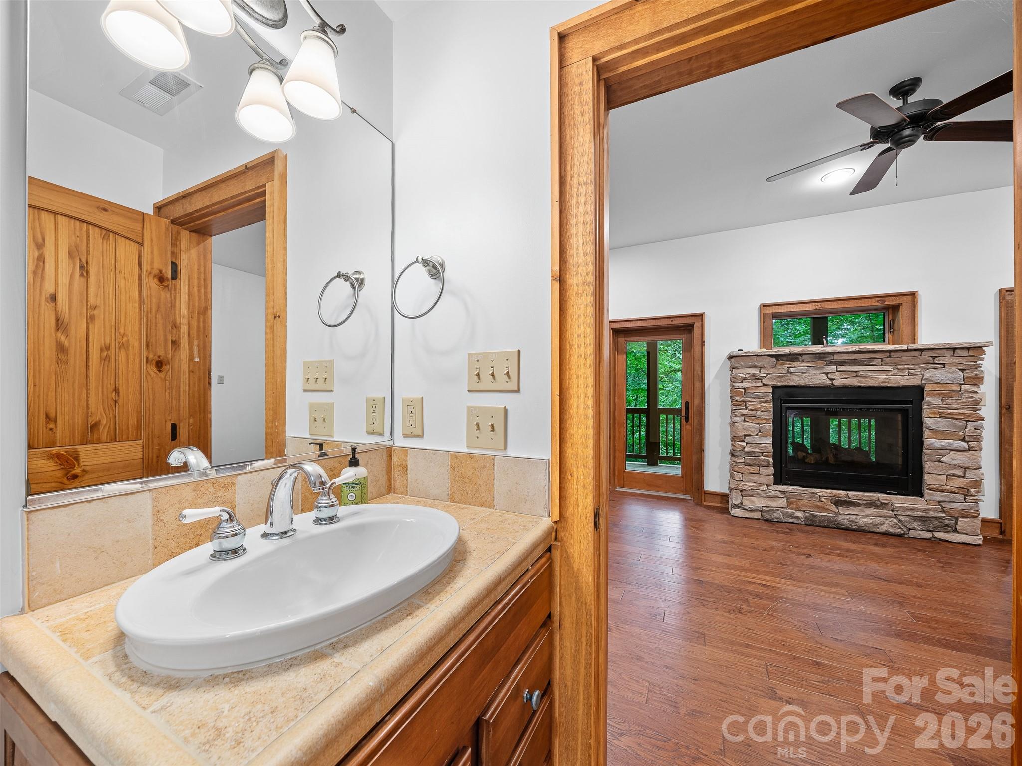 47 Falls Crossing Road — Burnsville