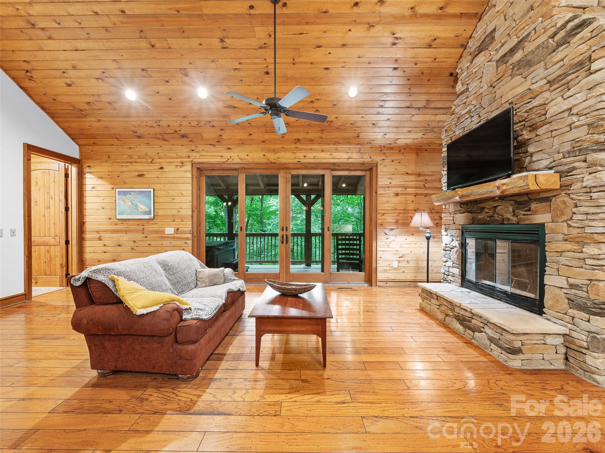 47 Falls Crossing Road — Burnsville