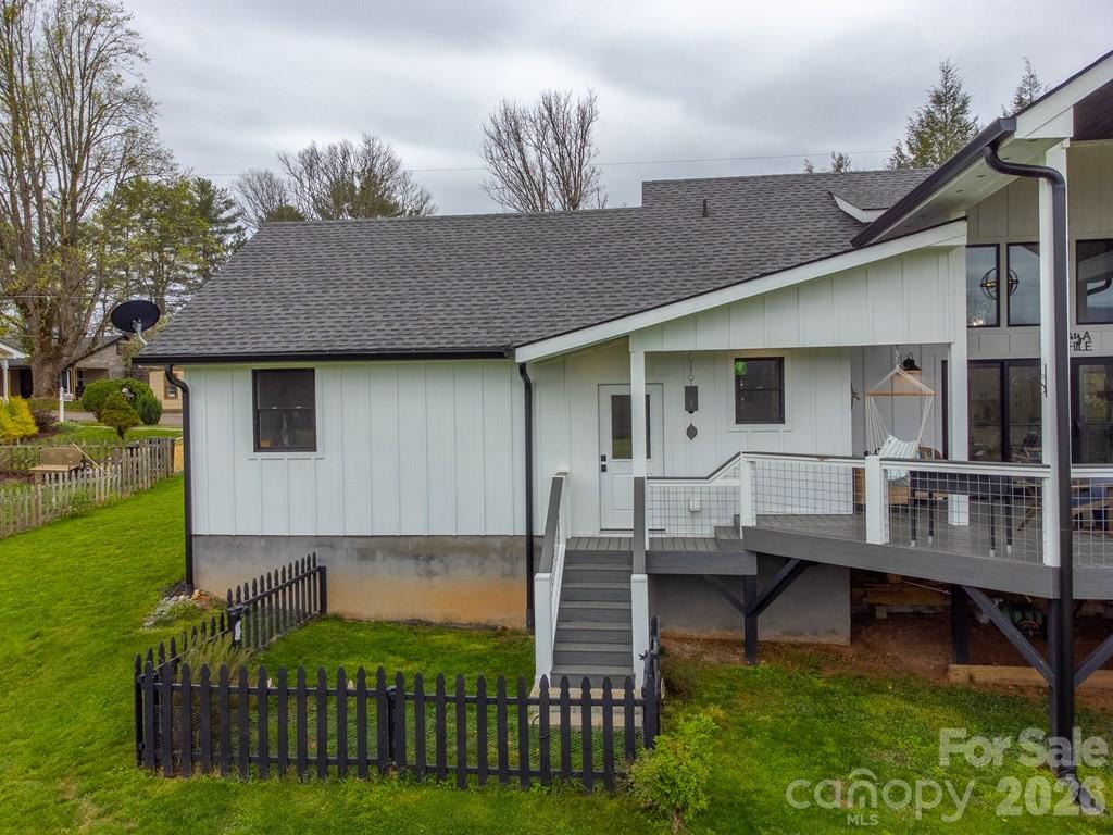 101 Mill Street — Hayesville