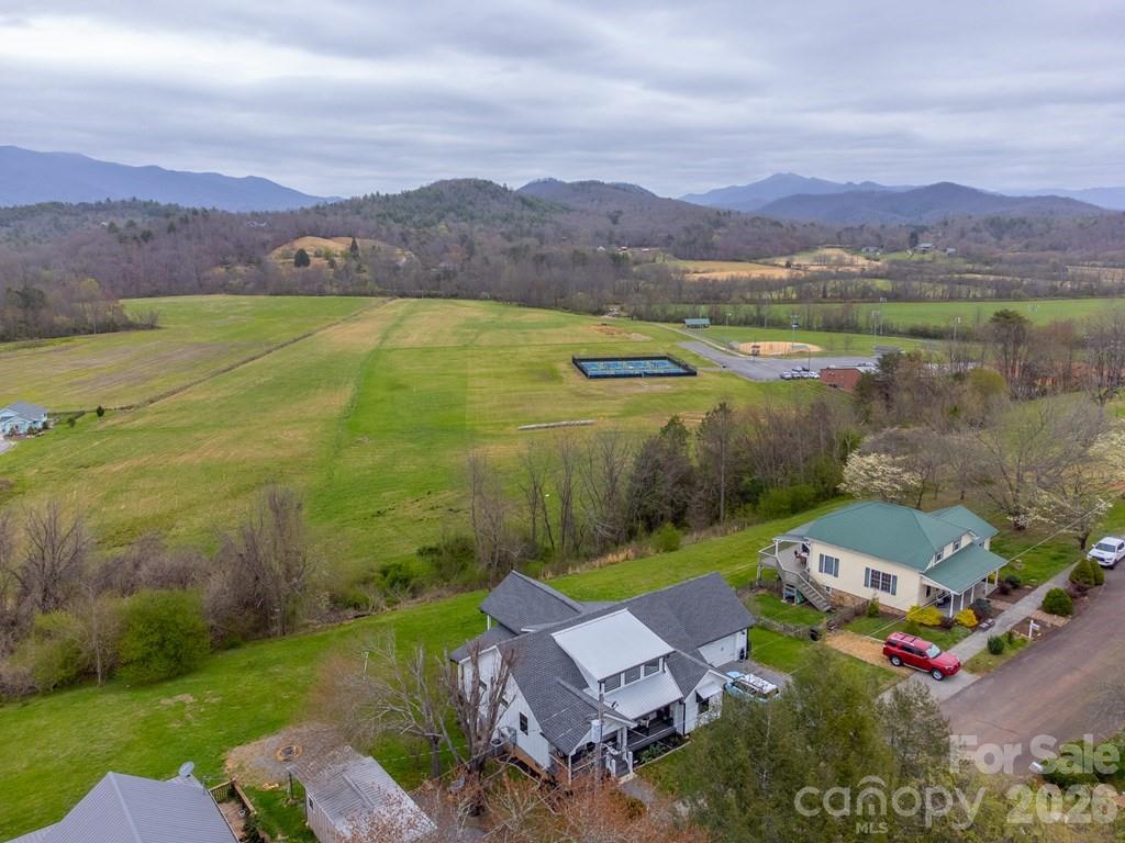 101 Mill Street — Hayesville