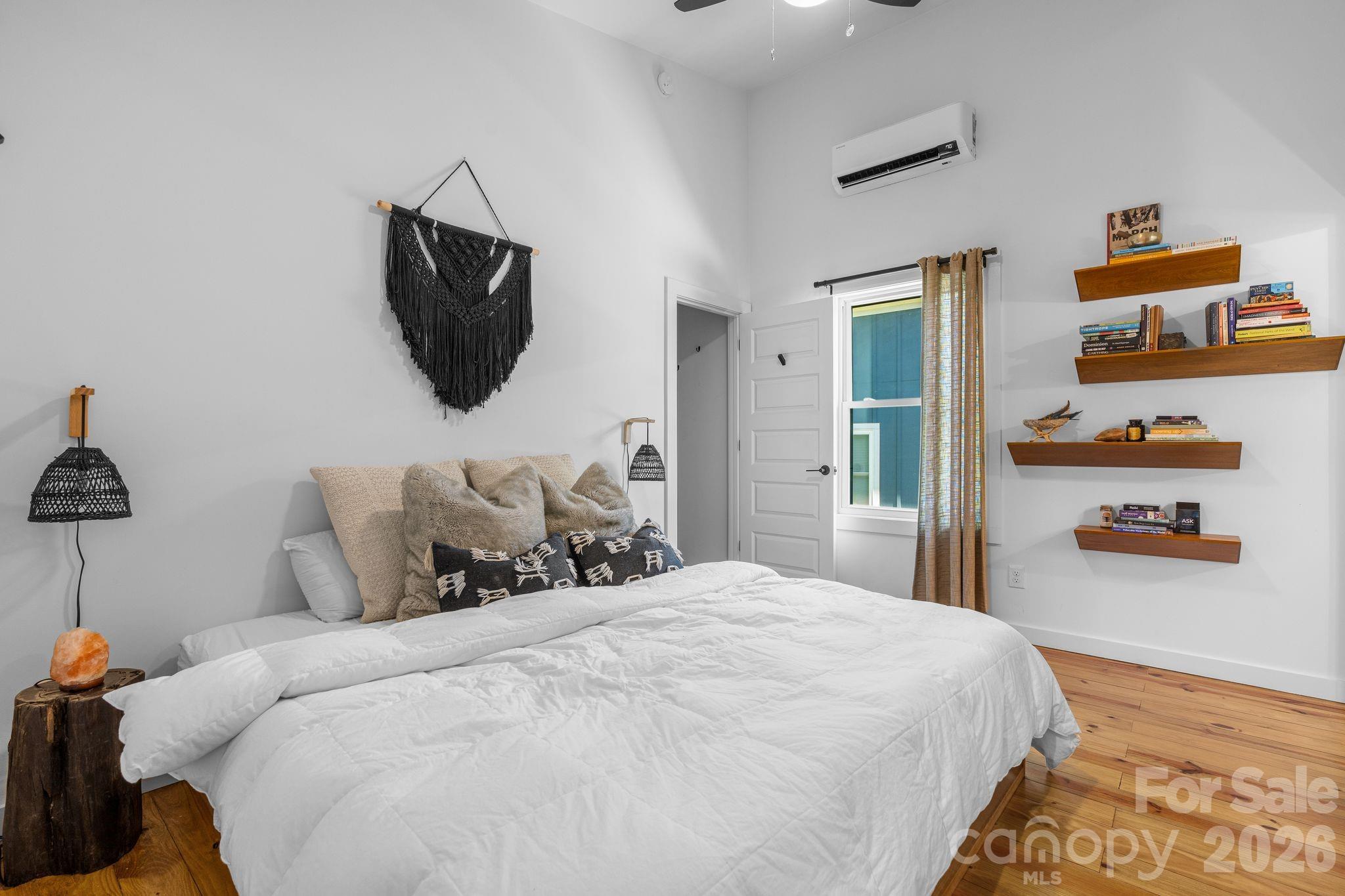 158 Simcoe Street — Asheville
