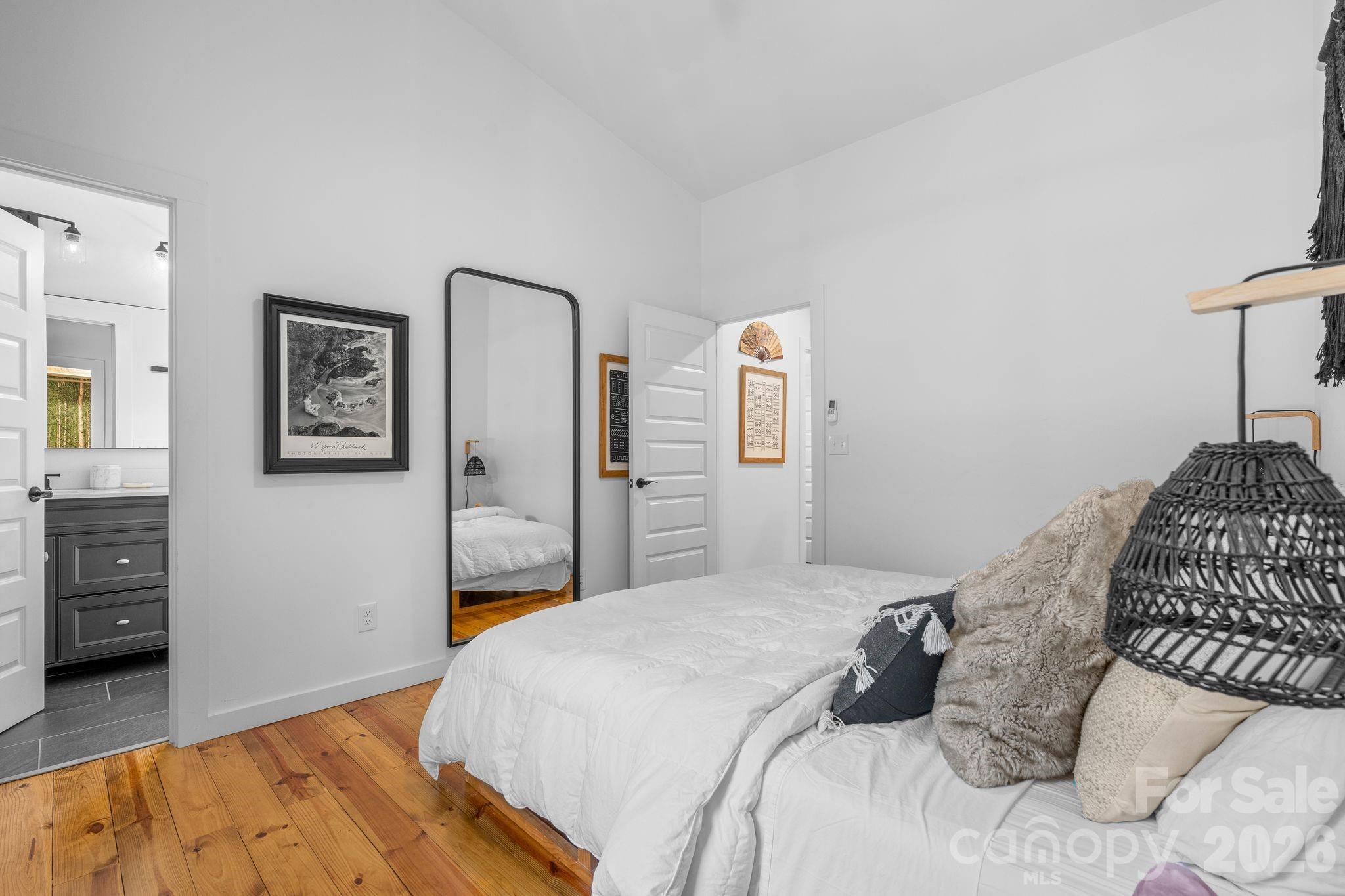 158 Simcoe Street — Asheville