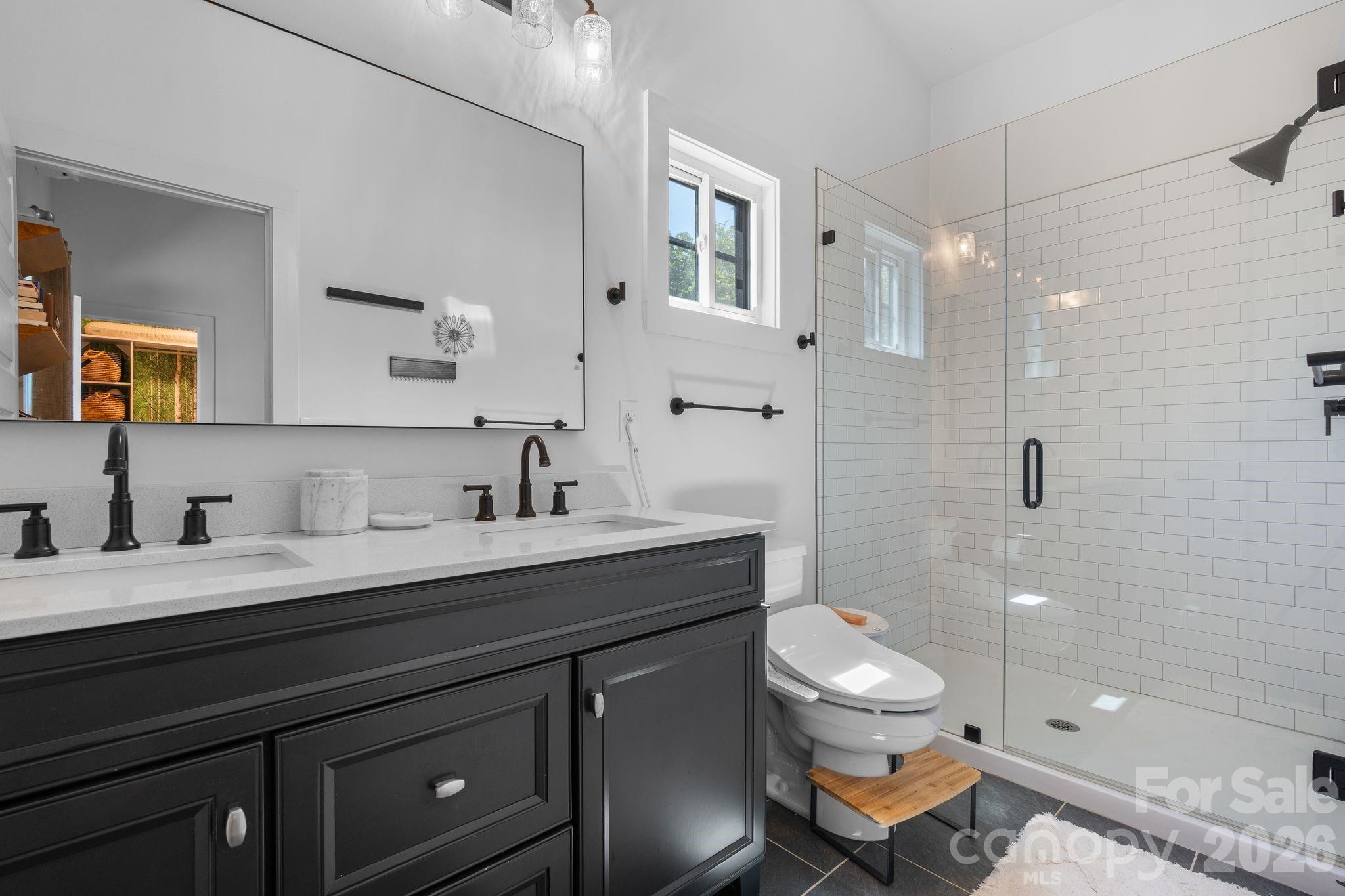 158 Simcoe Street — Asheville