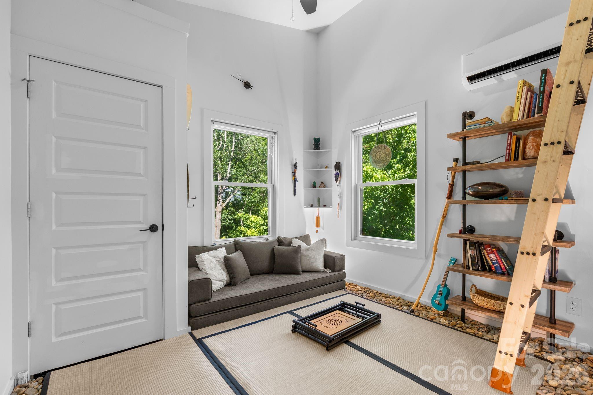 158 Simcoe Street — Asheville