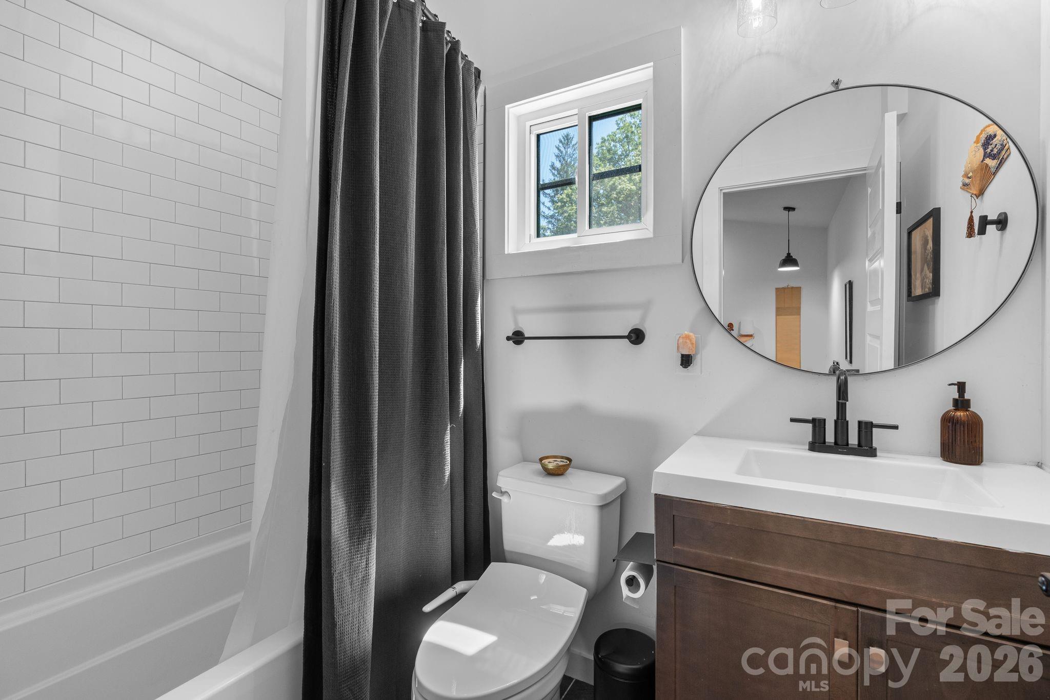 158 Simcoe Street — Asheville