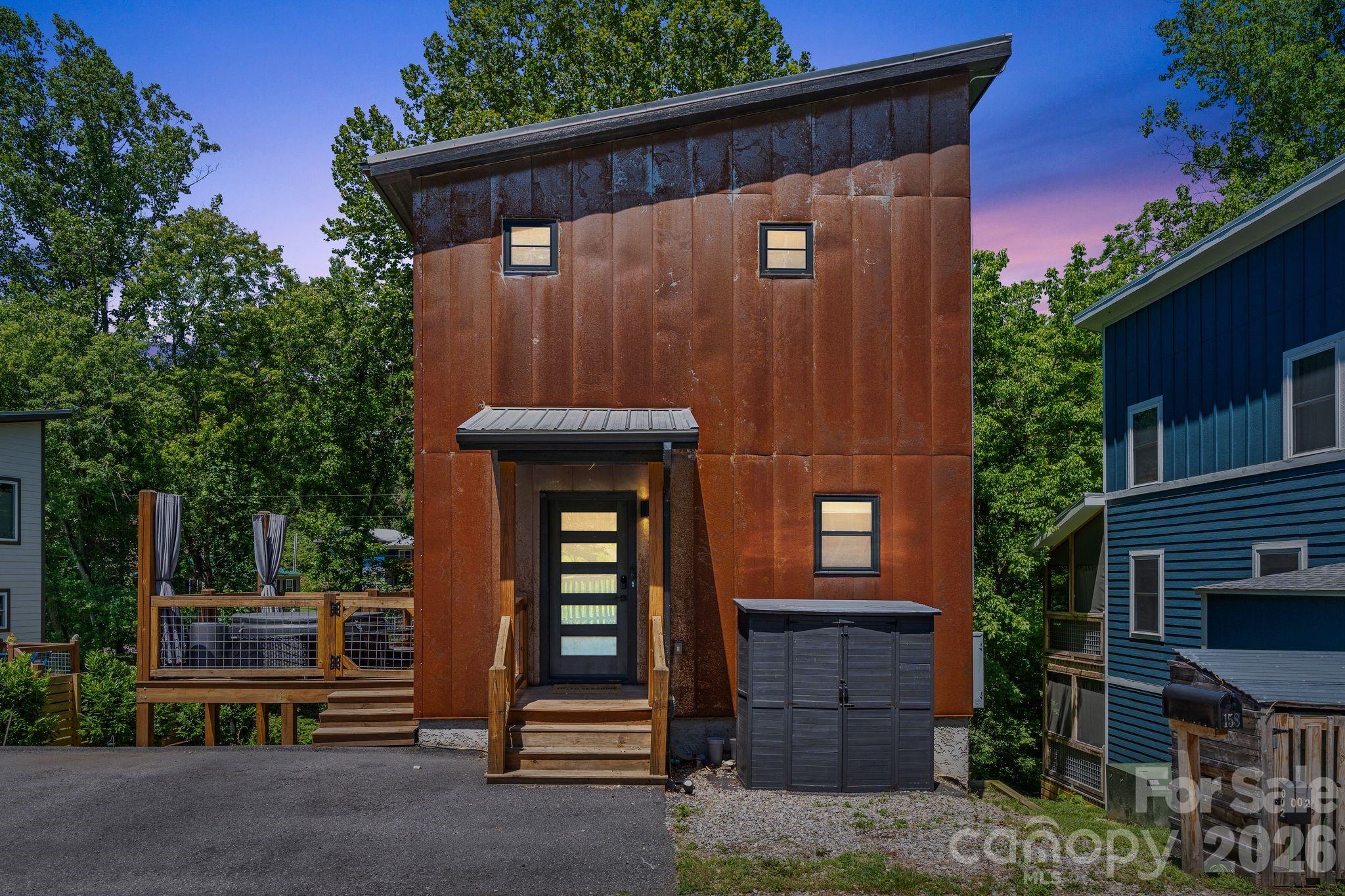 158 Simcoe Street — Asheville