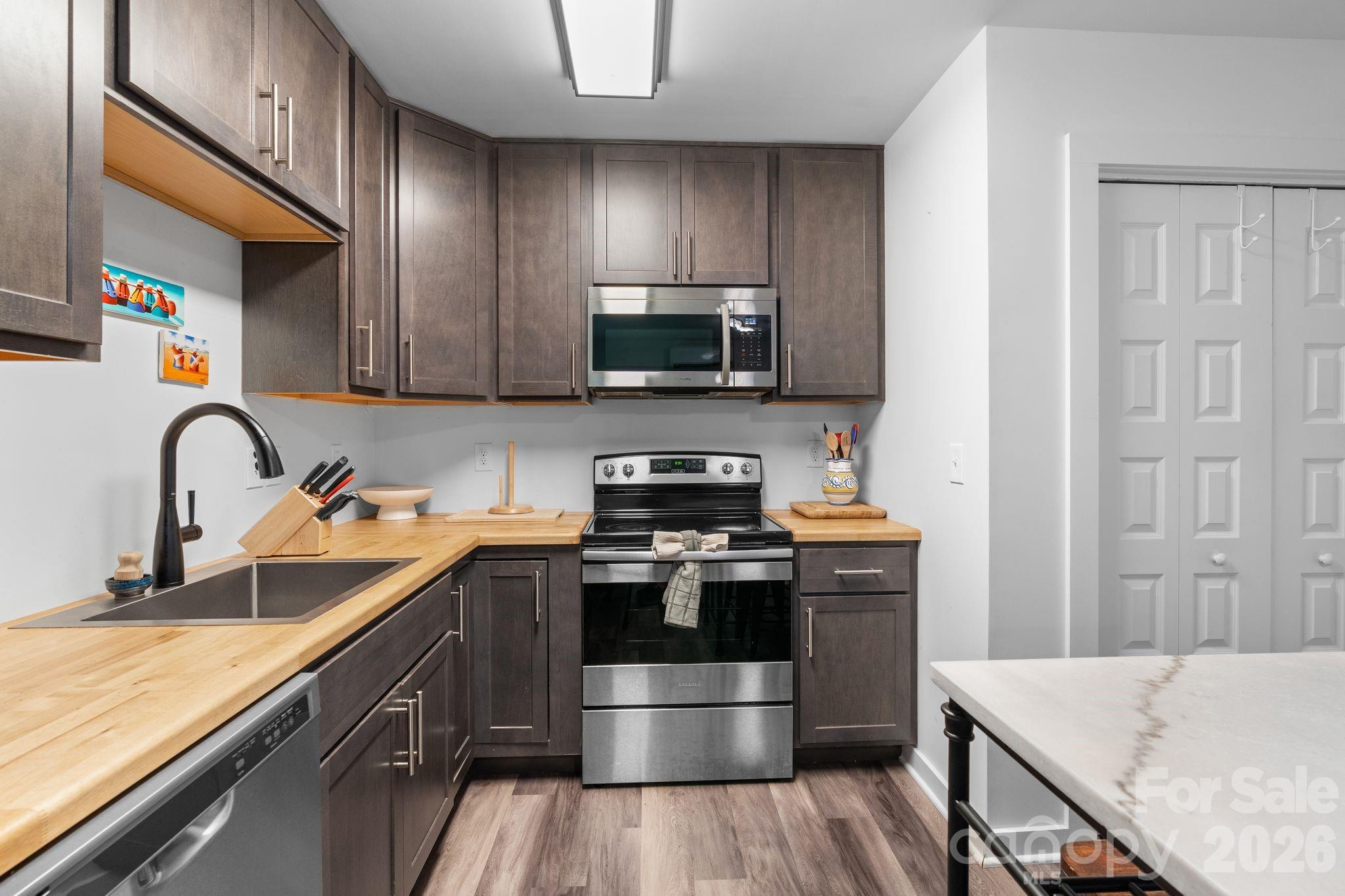 158 Simcoe Street — Asheville