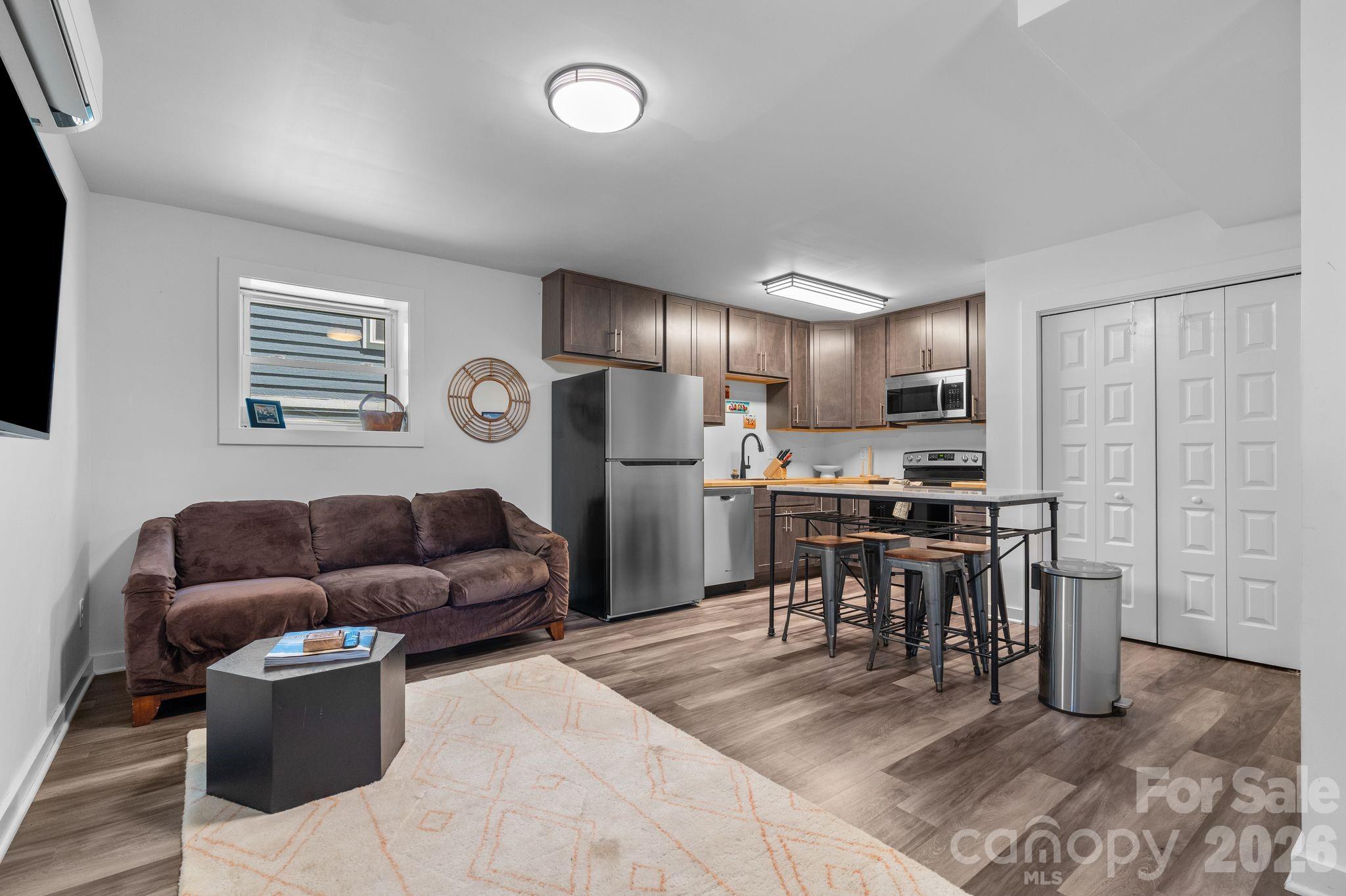 158 Simcoe Street — Asheville