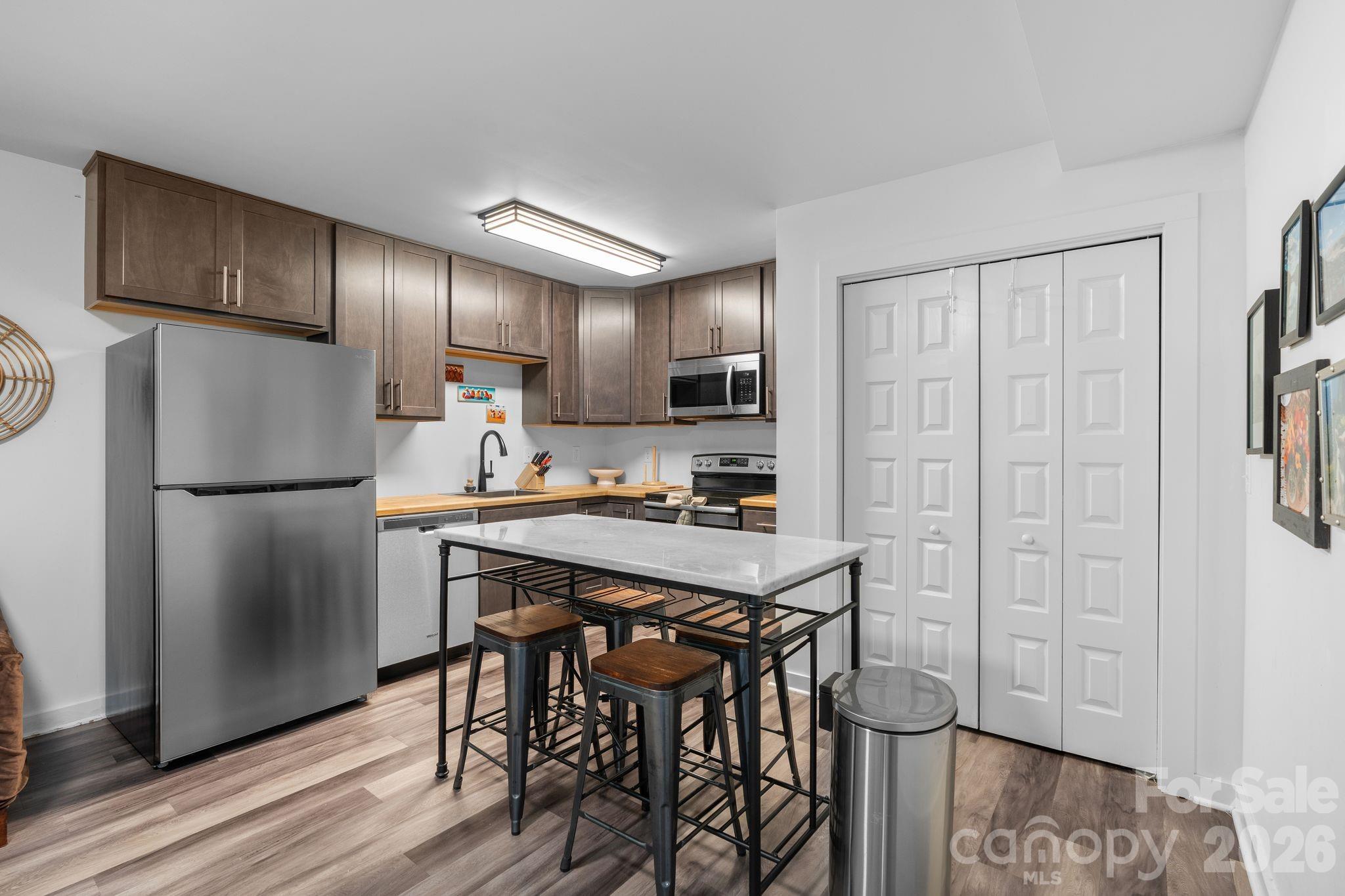 158 Simcoe Street — Asheville