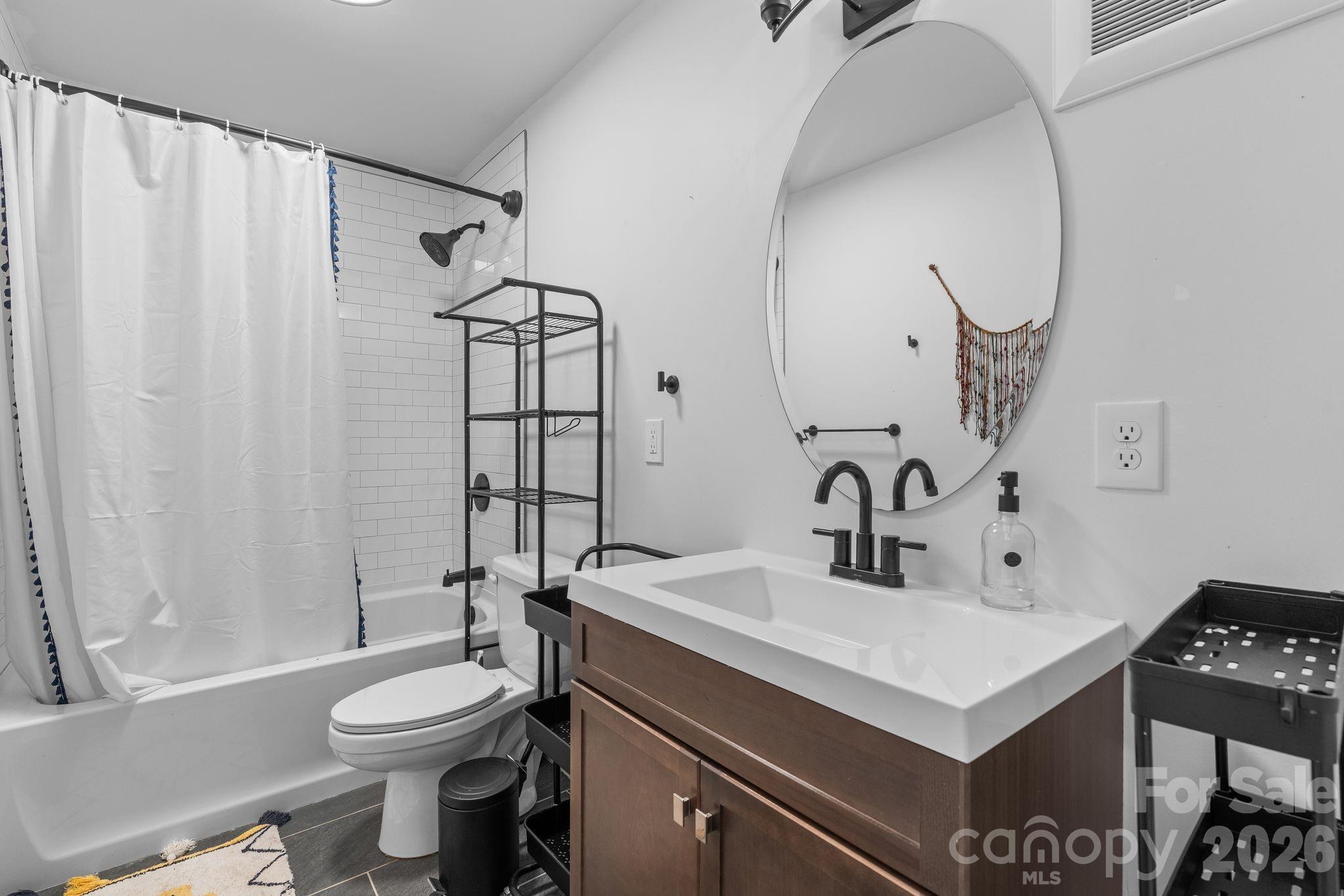 158 Simcoe Street — Asheville