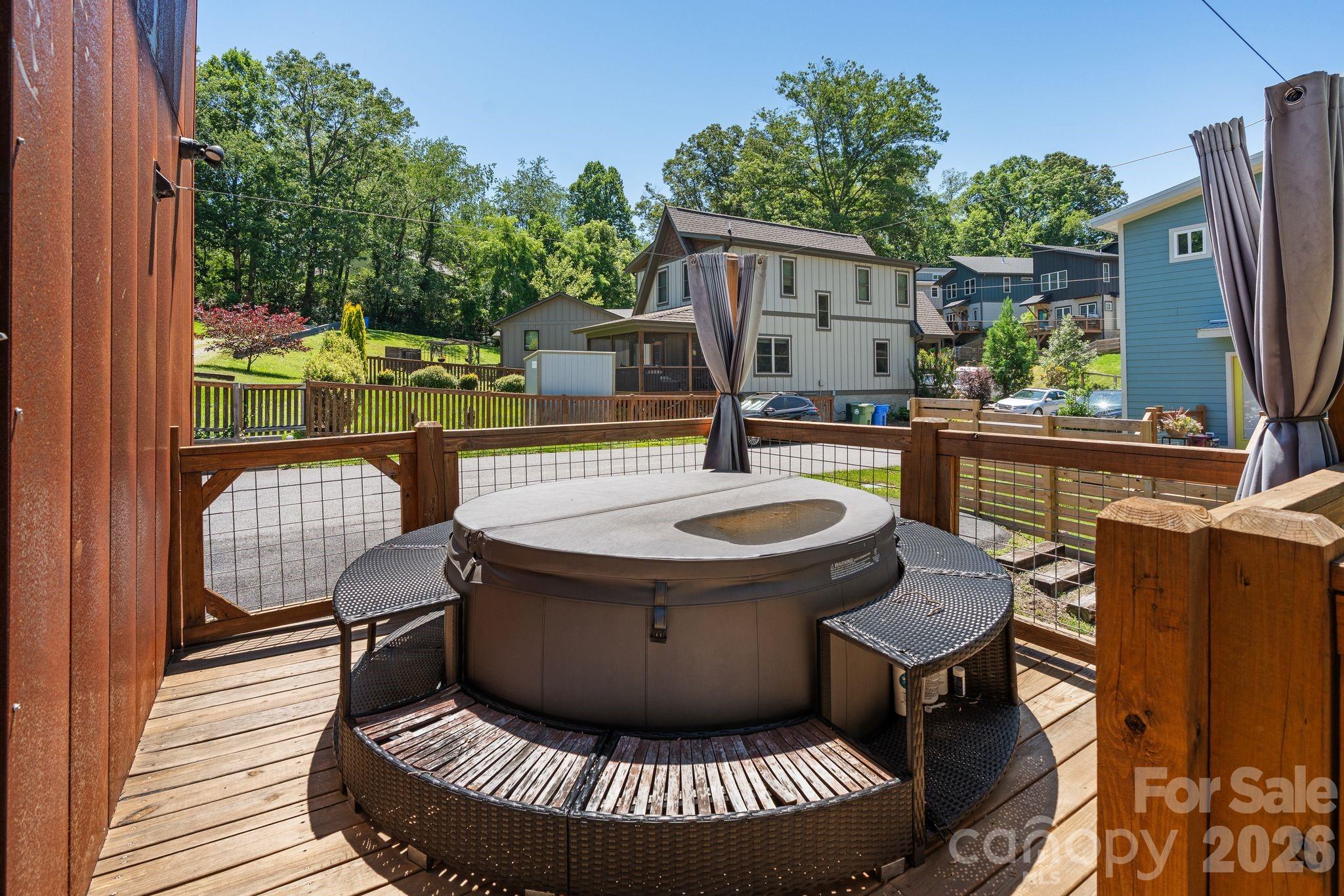 158 Simcoe Street — Asheville