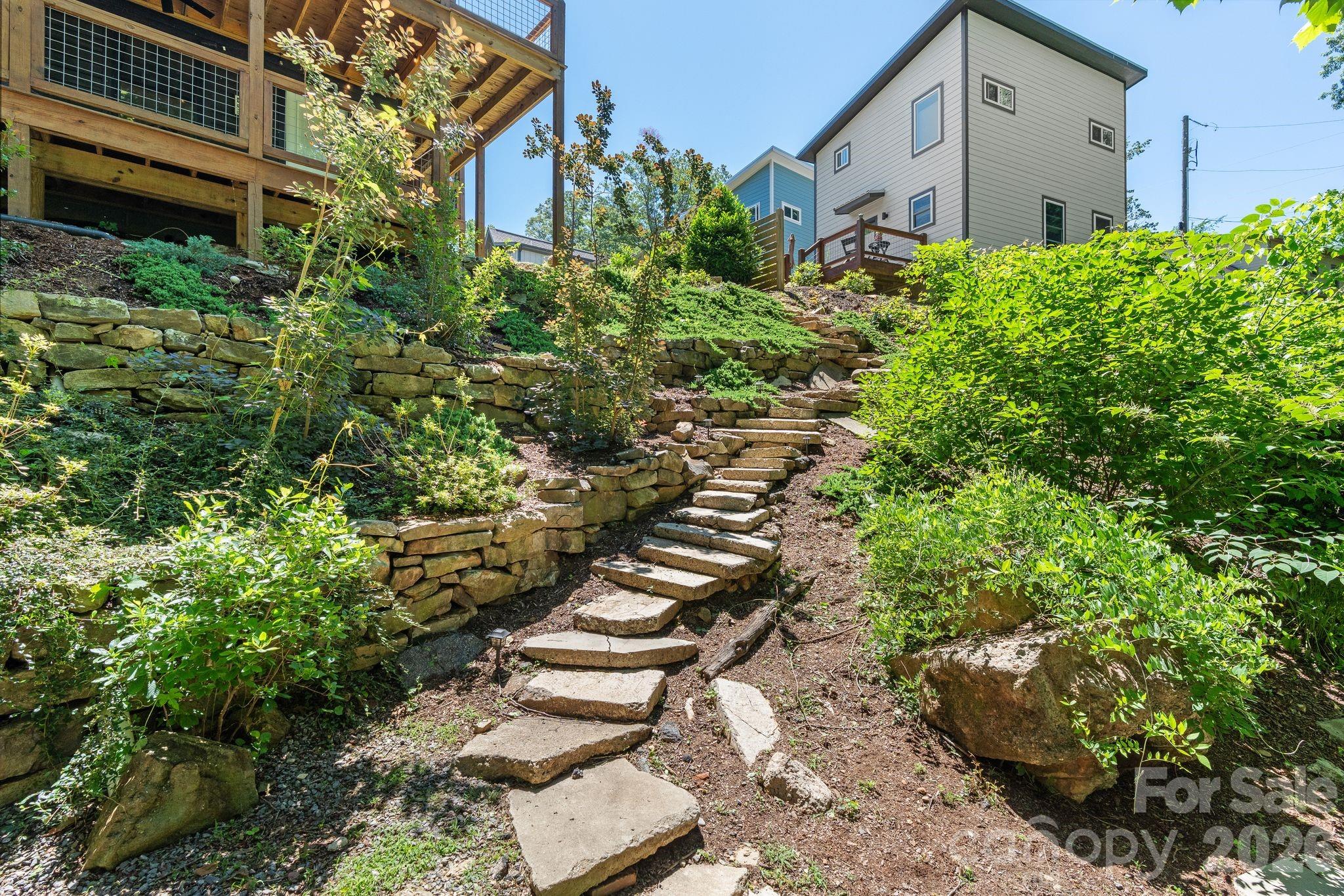 158 Simcoe Street — Asheville