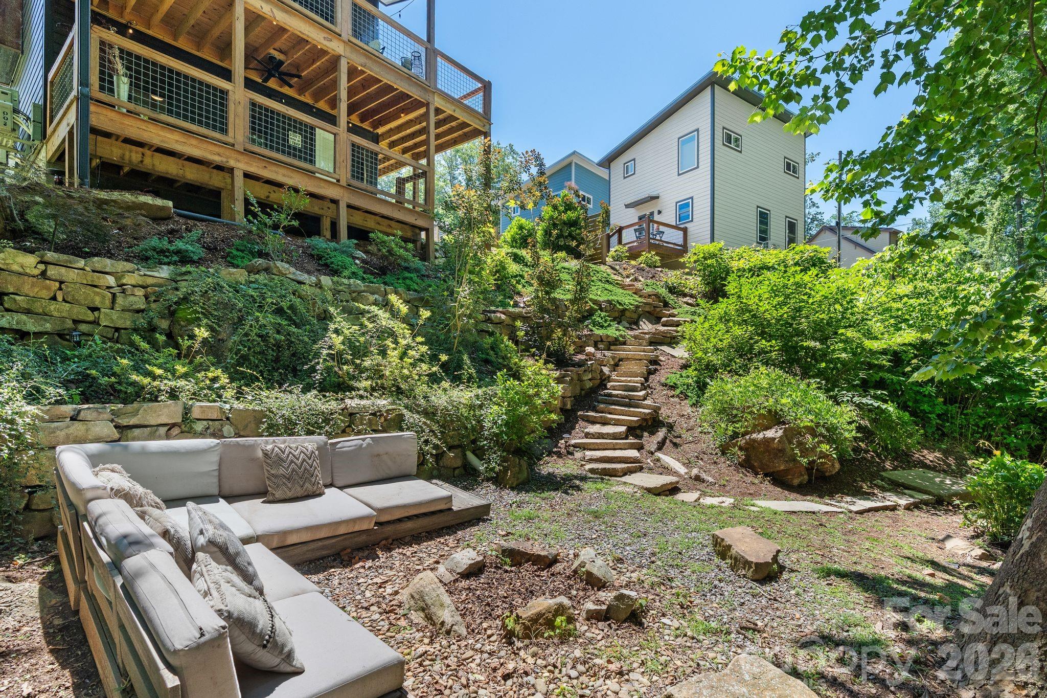 158 Simcoe Street — Asheville