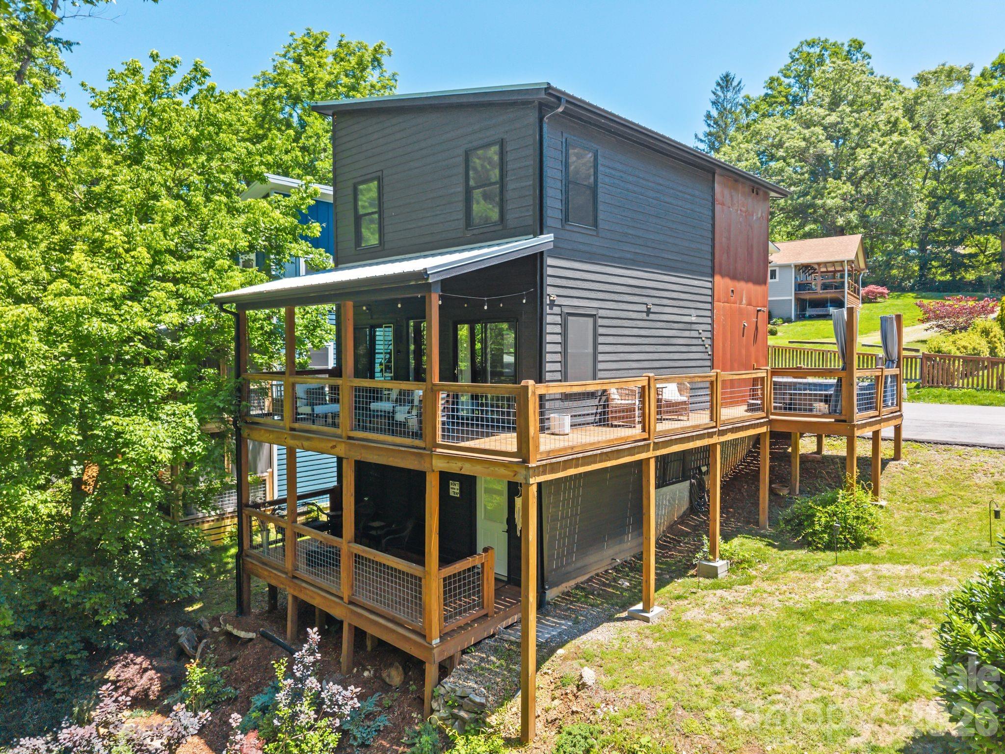 158 Simcoe Street — Asheville
