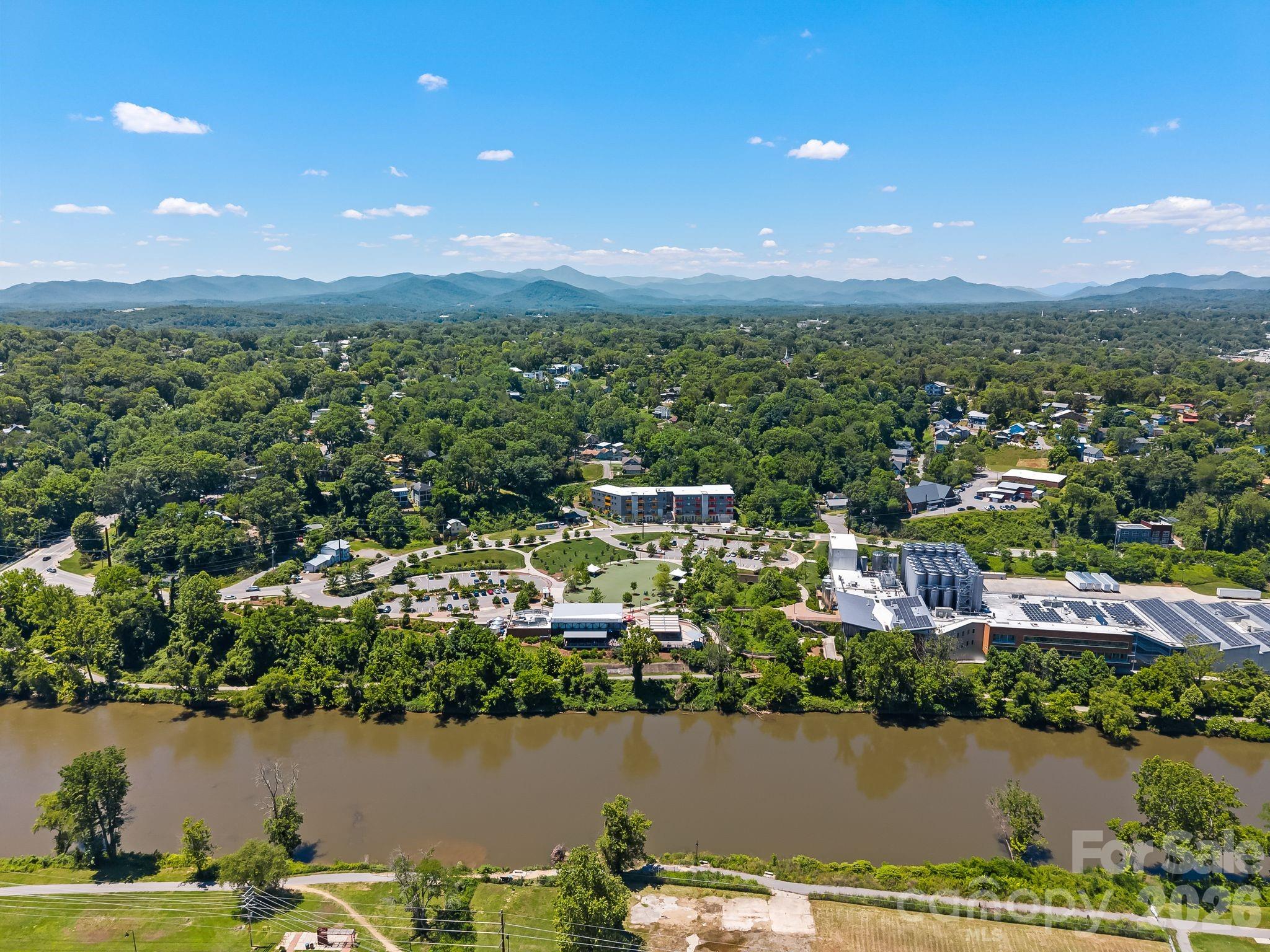 158 Simcoe Street — Asheville