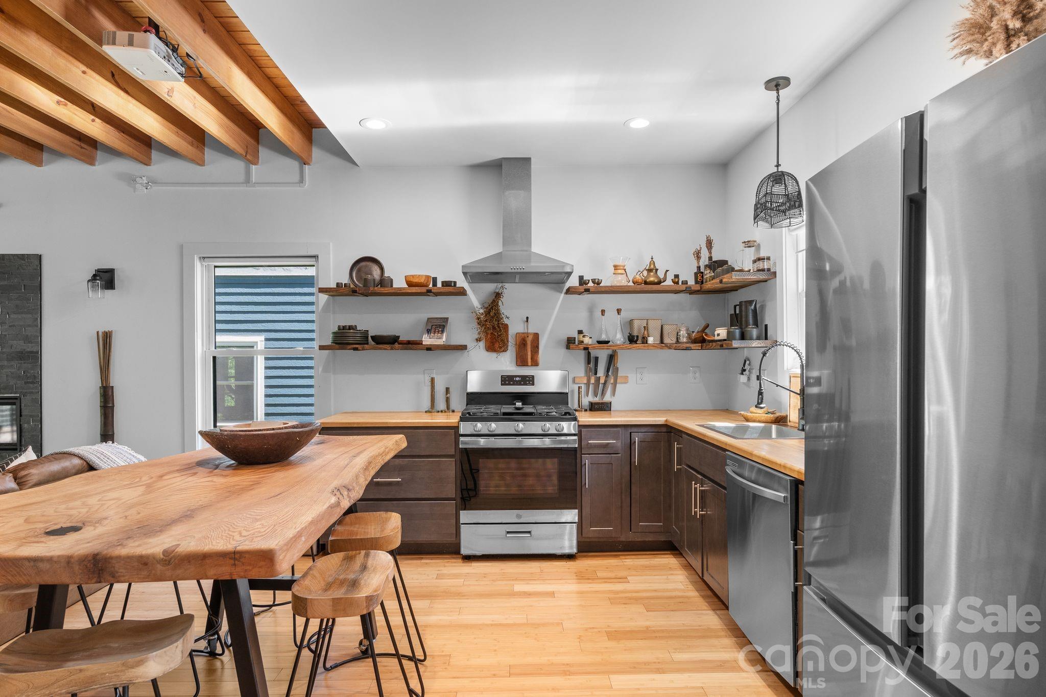 158 Simcoe Street — Asheville