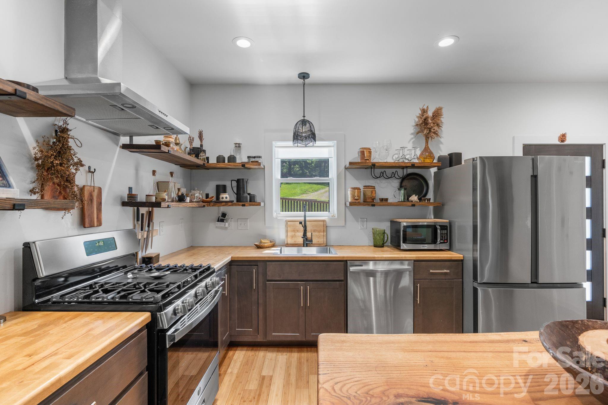 158 Simcoe Street — Asheville