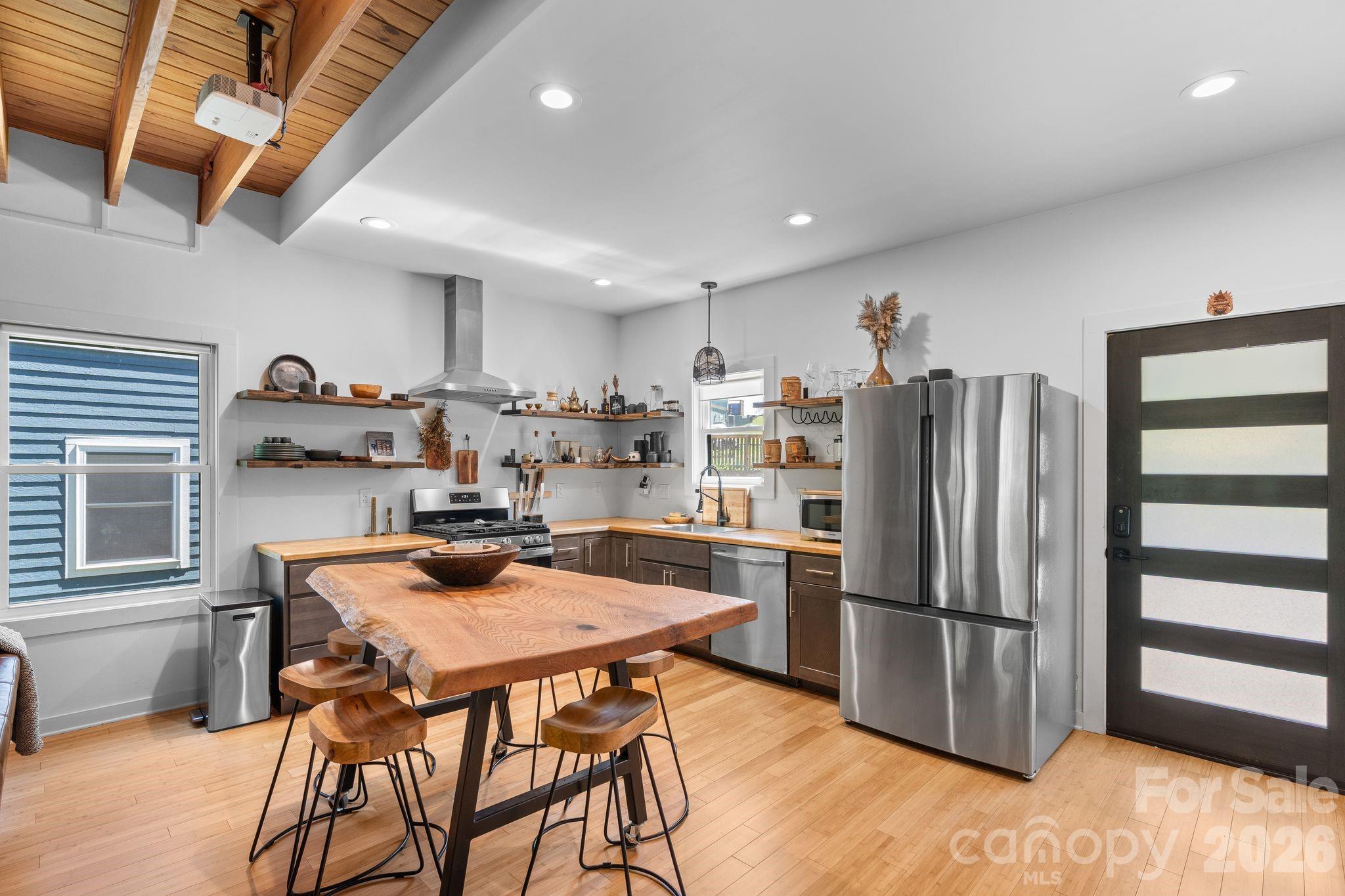 158 Simcoe Street — Asheville