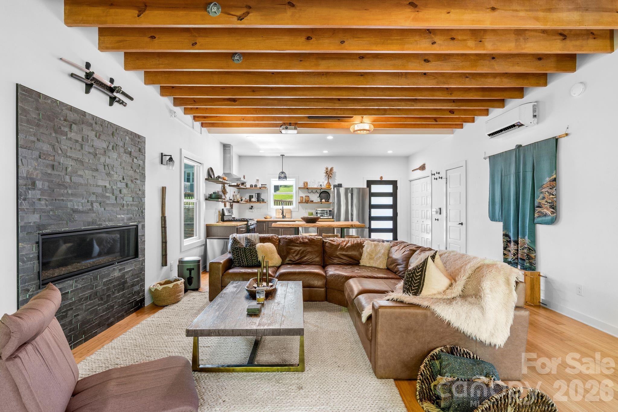 158 Simcoe Street — Asheville
