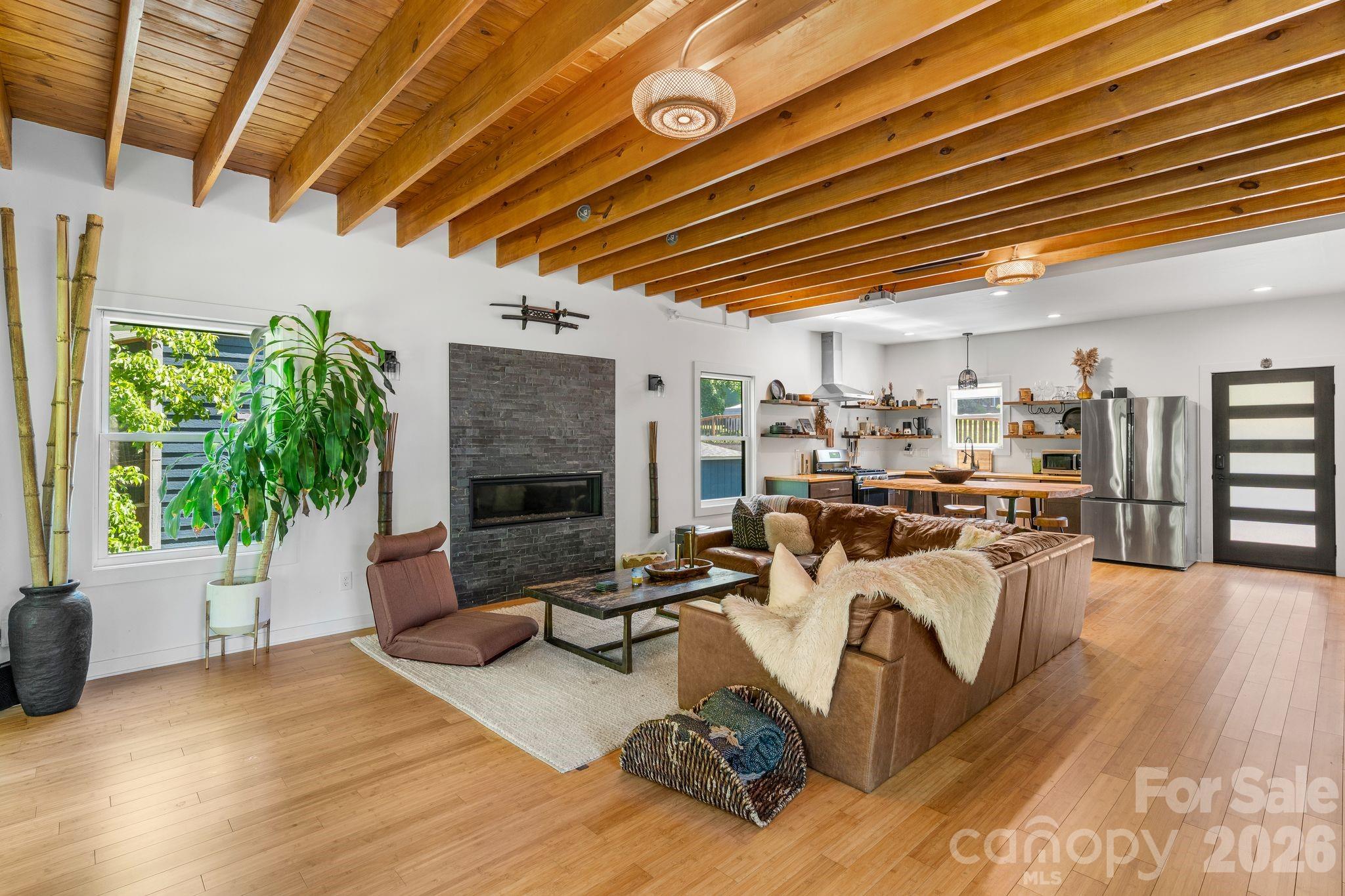158 Simcoe Street — Asheville