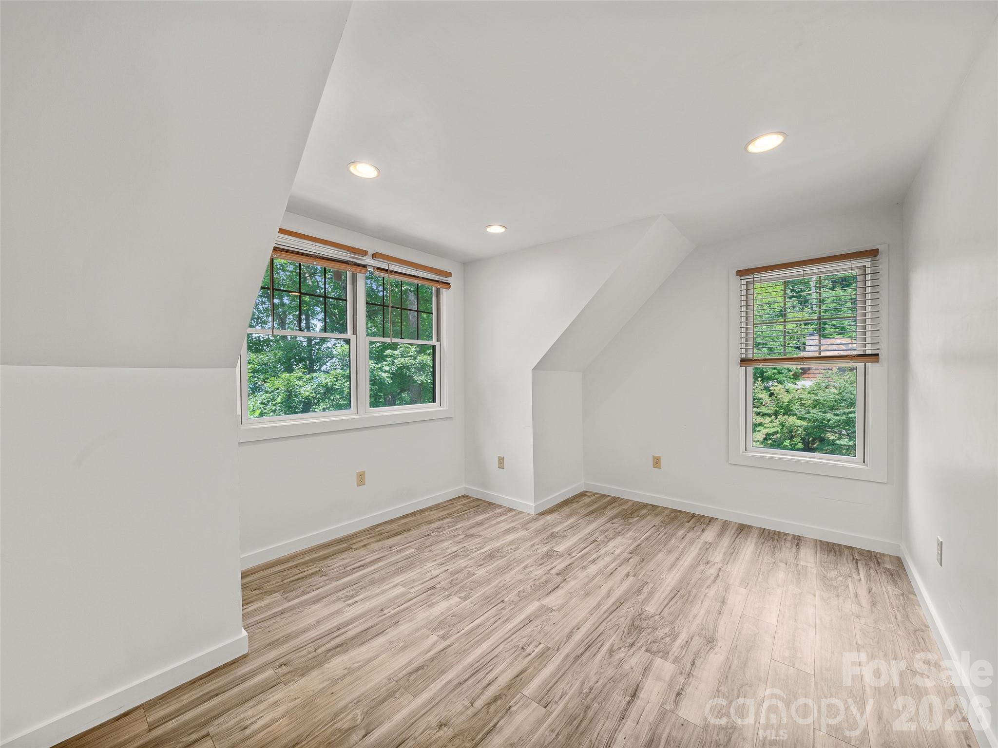 140 Falls Crossing Road — Burnsville