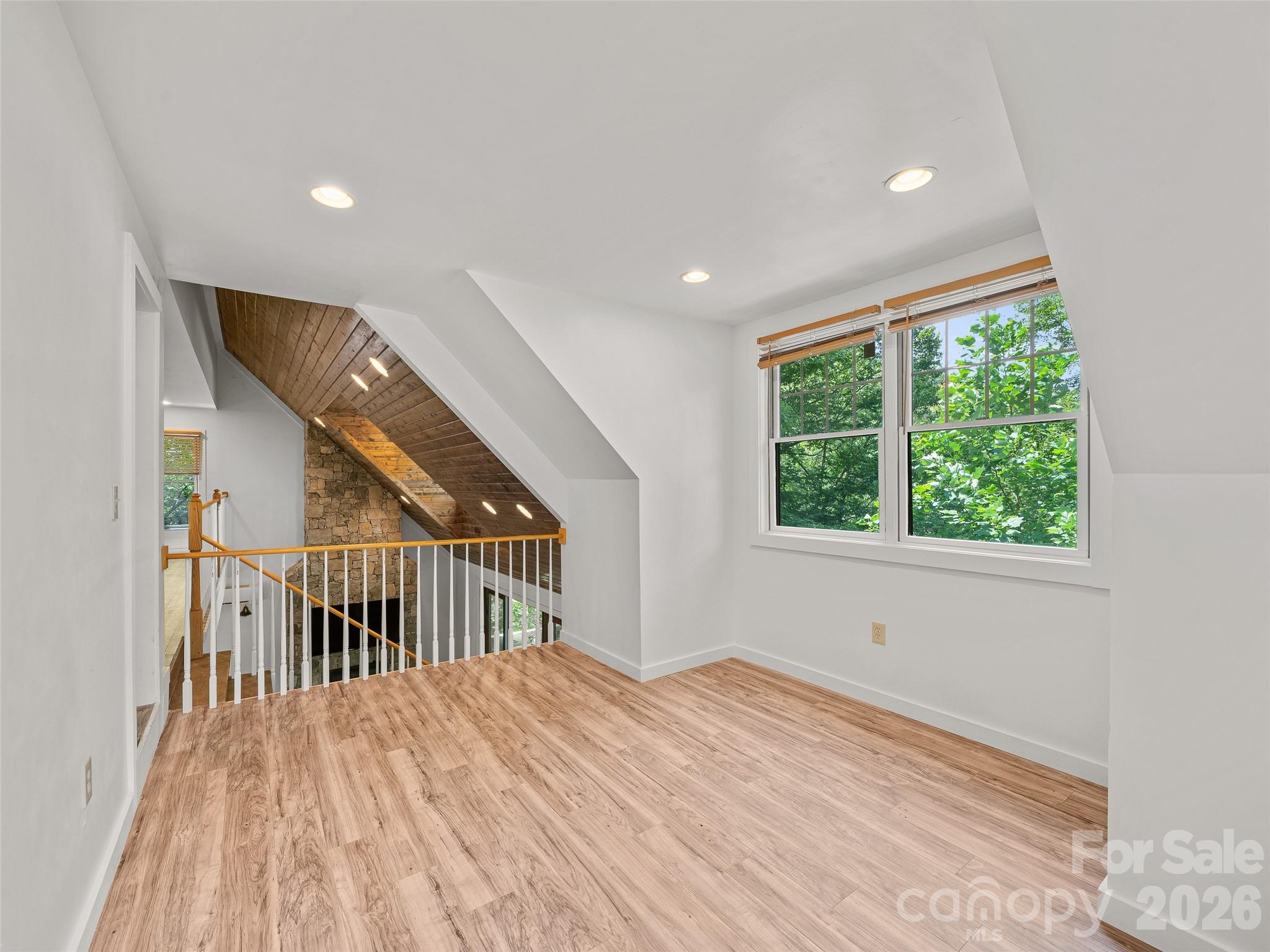140 Falls Crossing Road — Burnsville