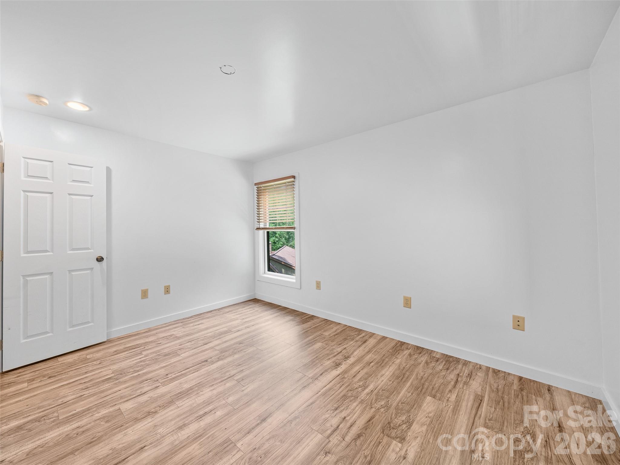 140 Falls Crossing Road — Burnsville